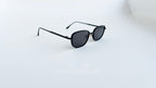 Ochelari de soare retro rectangulari, rama neagra si lentile negre, prezentare