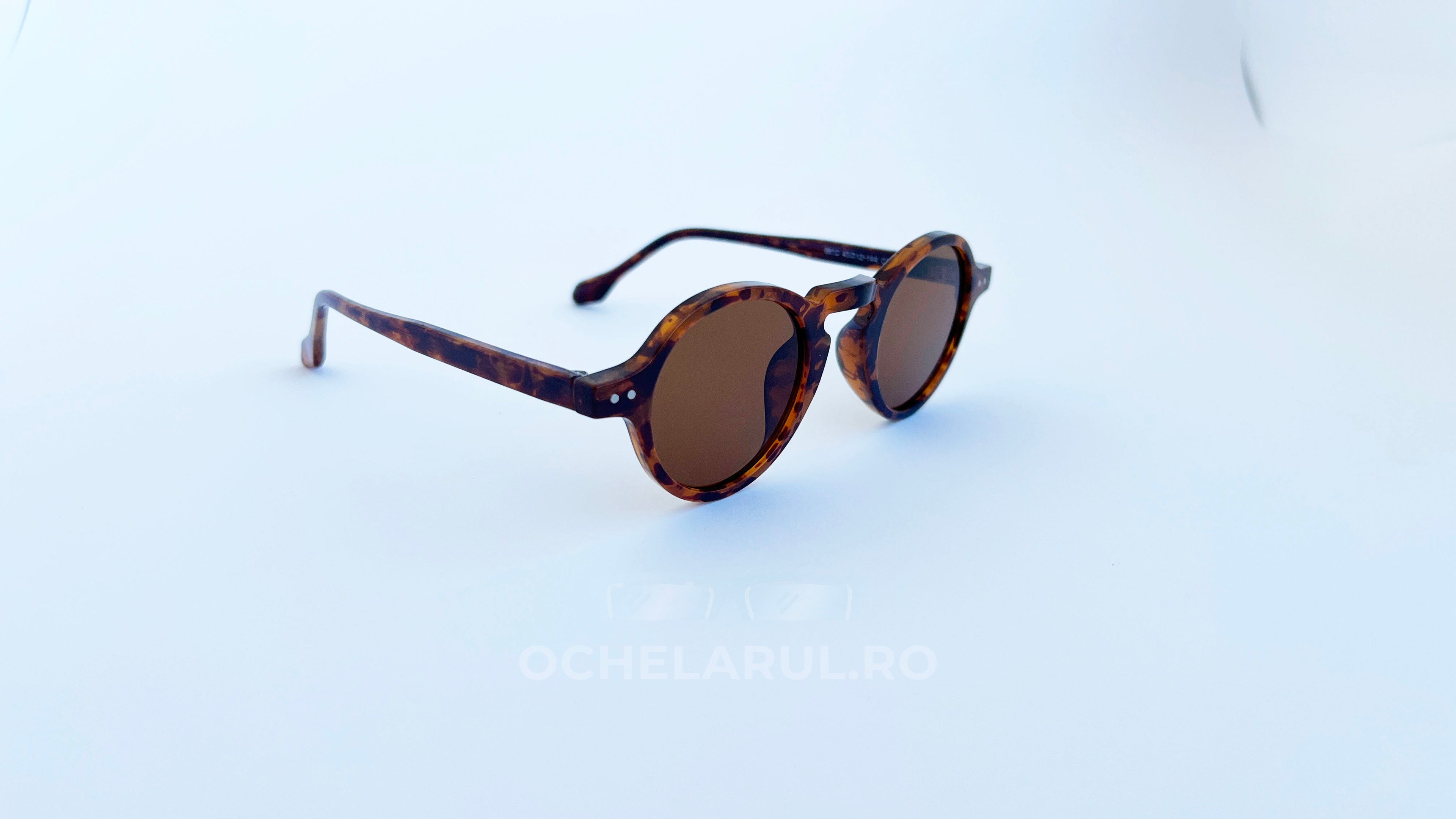 Ochelari de soare retro style, rama tortoise si lentile maro, prezentare