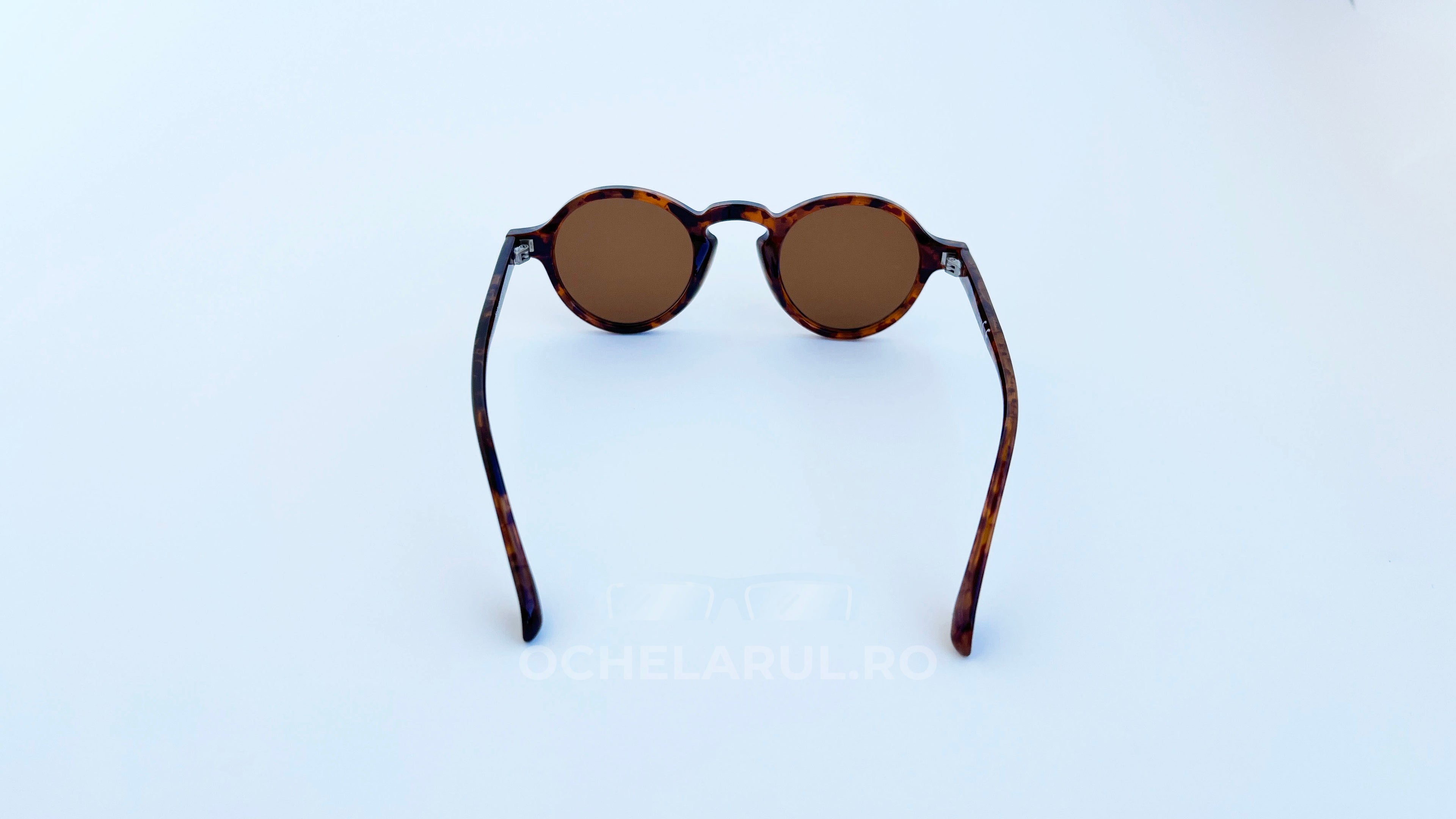 Ochelari de soare retro style, rama tortoise si lentile maro, vedere spate