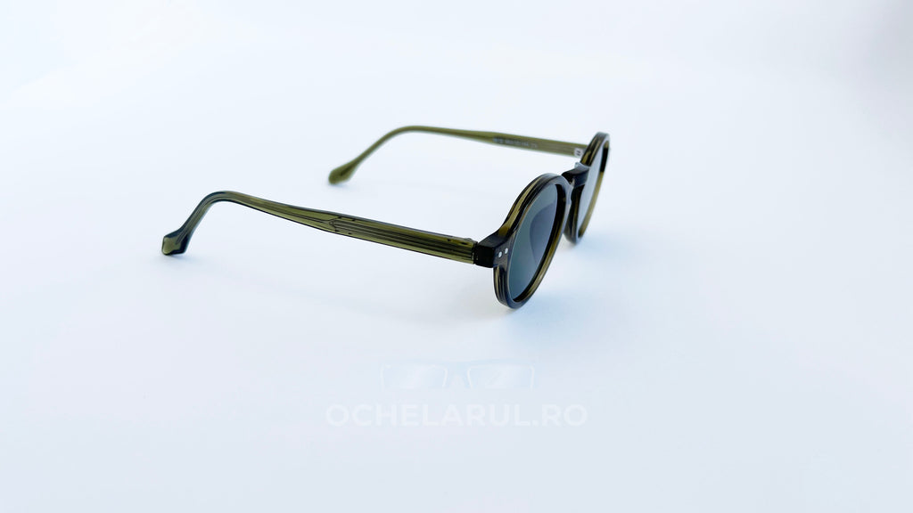 Ochelari de soare Retro Style cu rame verzi și lentile întunecate, design clasic și elegant pentru bărbați.
