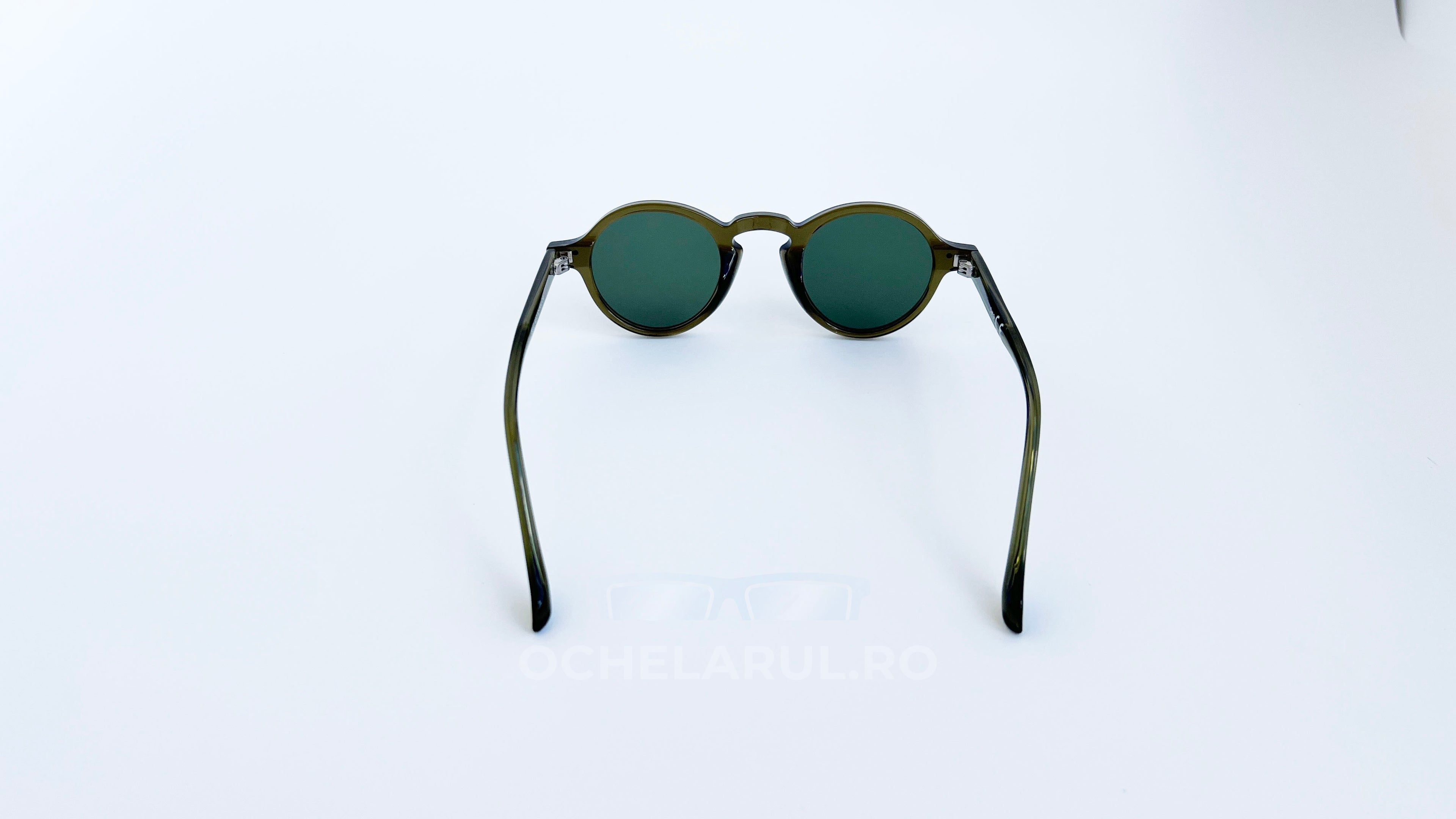 Ochelari de soare Retro Style cu rame verzi și lentile rotunde verzi pentru un stil clasic și modern.