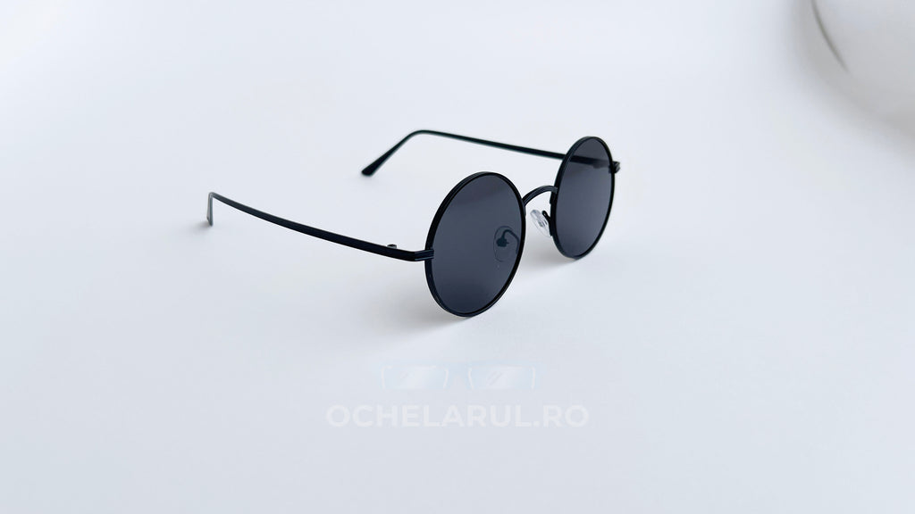 Ochelari de soare Rotunzi cu rame subțiri negre și lentile întunecate, stil modern pentru bărbați.