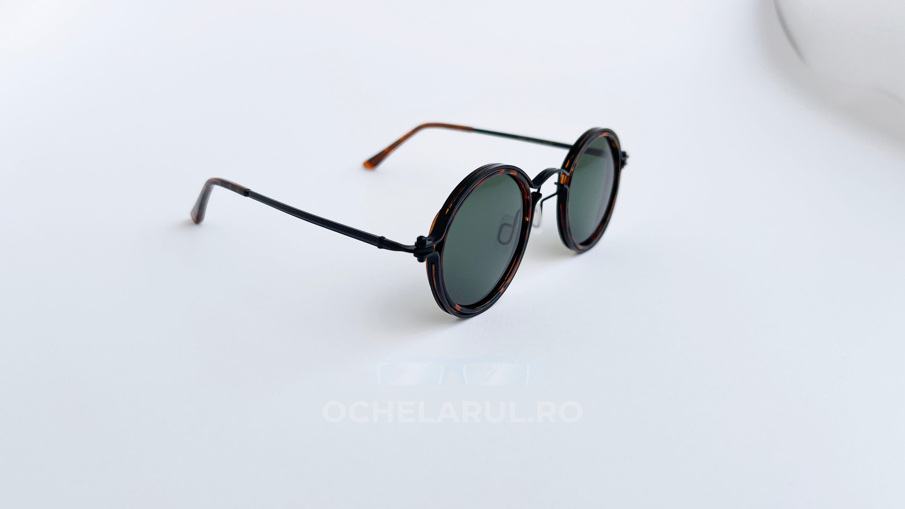 Ochelari de soare rotunzi retro polarizati, rama havana-negru si lentile verzi, prezentare