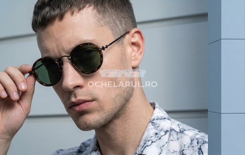 Ochelari de soare Rotunzi Retro - Polarizati - Rama neagra-tortoise Lentile verzi - Model purtand ochelarii pe fata