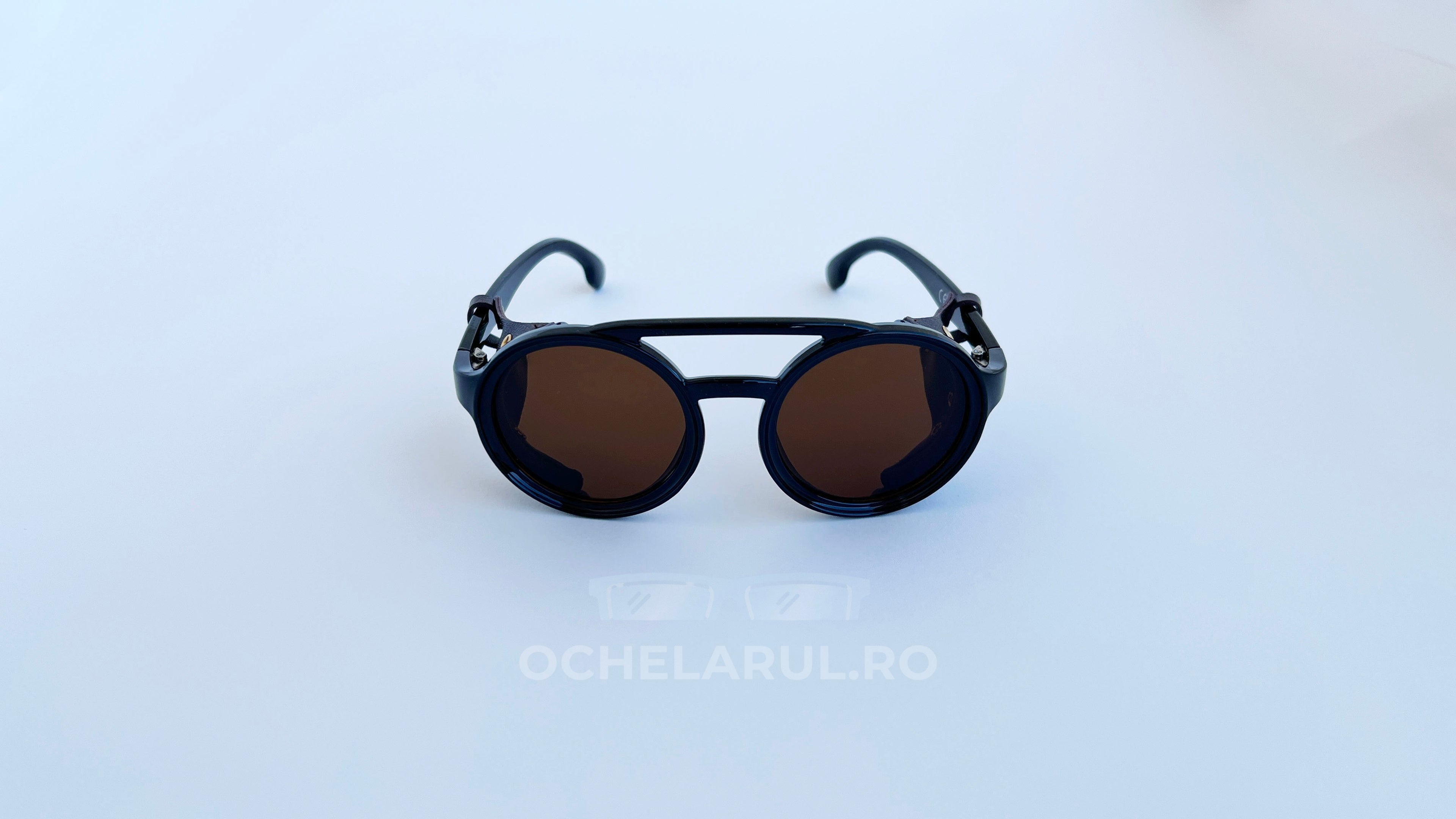 Ochelari de soare Steampunk Rotunzi cu rame negre și lentile maro, model unisex pentru protecție solară și stil distinctiv.