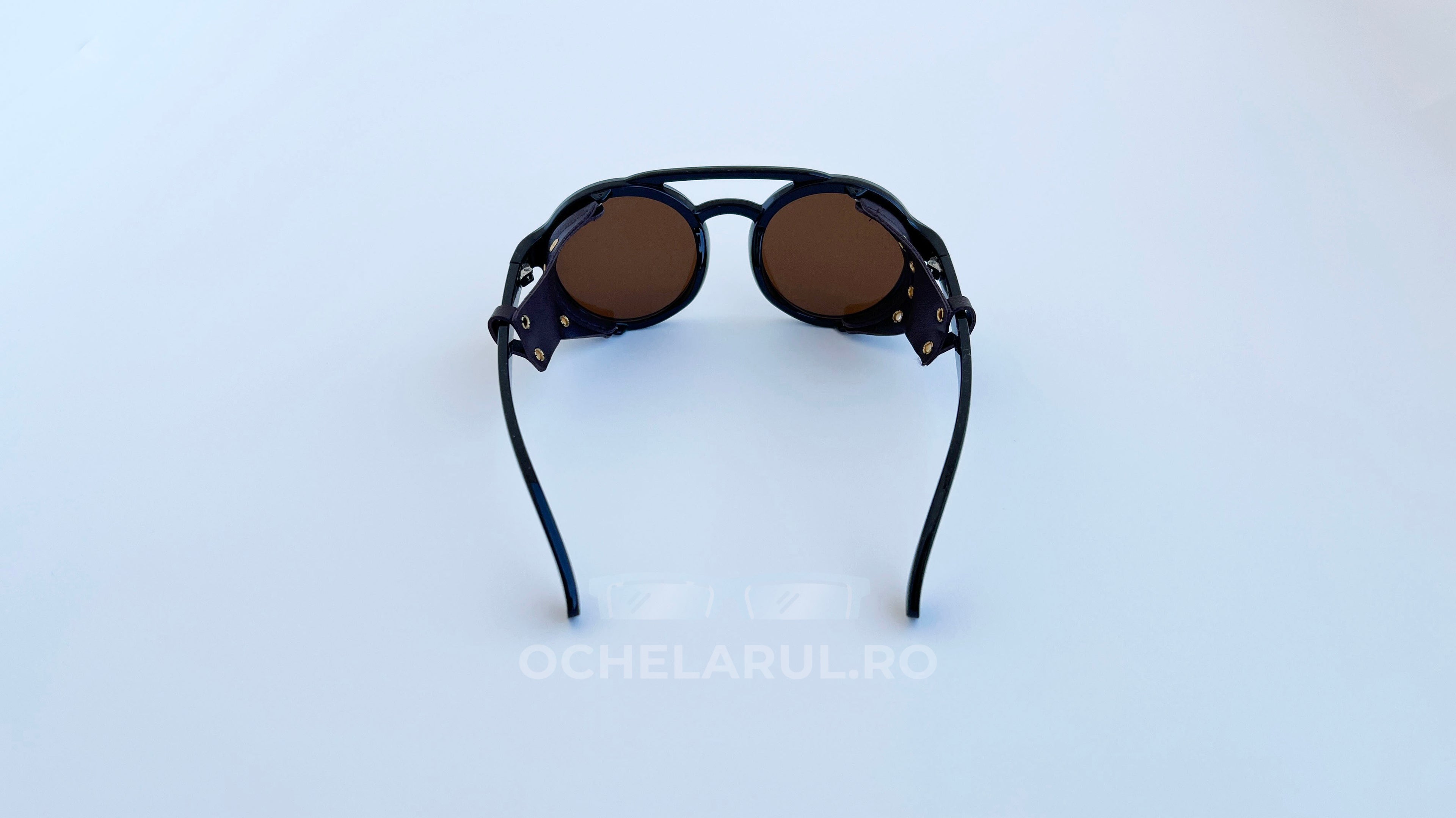 Ochelari de soare Steampunk Rotunzi cu rame negre și lentile maro, design unisex modern pentru bărbați.