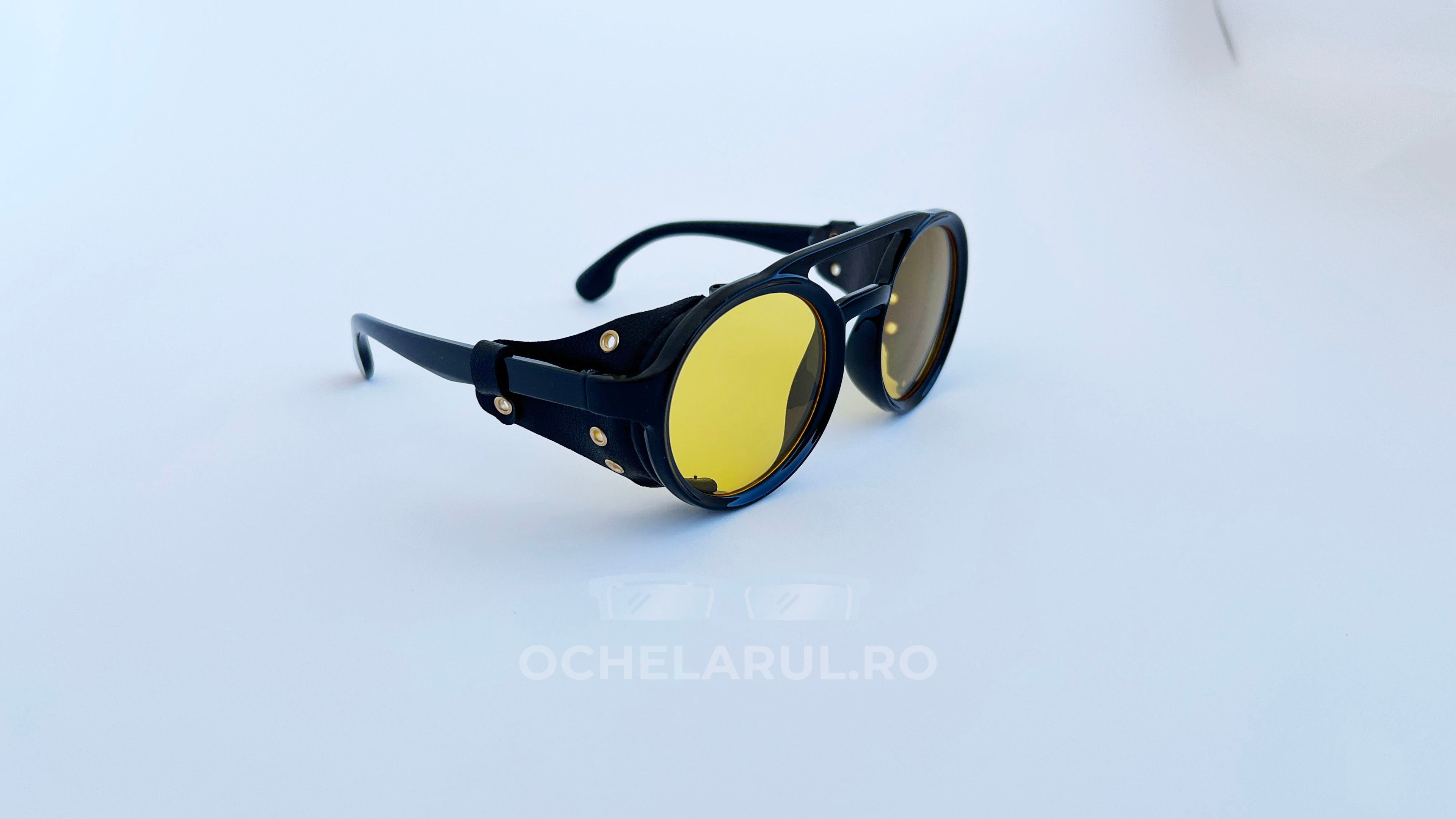 Ochelari de soare Steampunk Rotunzi cu lentile galbene și rame negre din piele, design masculin modern.