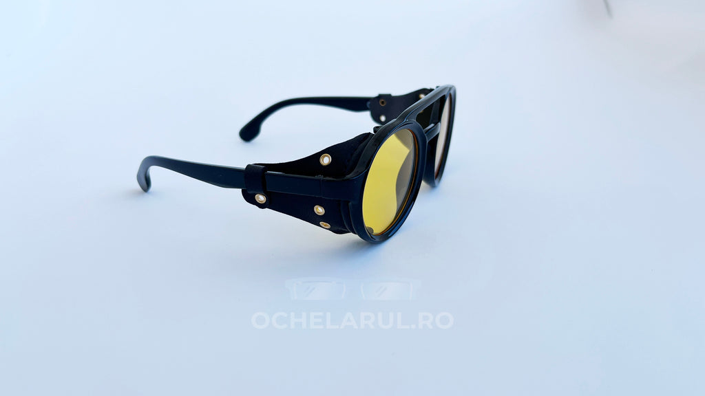 Ochelari de soare Steampunk Rotunzi cu rame negre robuste și lentile galbene, design distinctiv pentru bărbați.