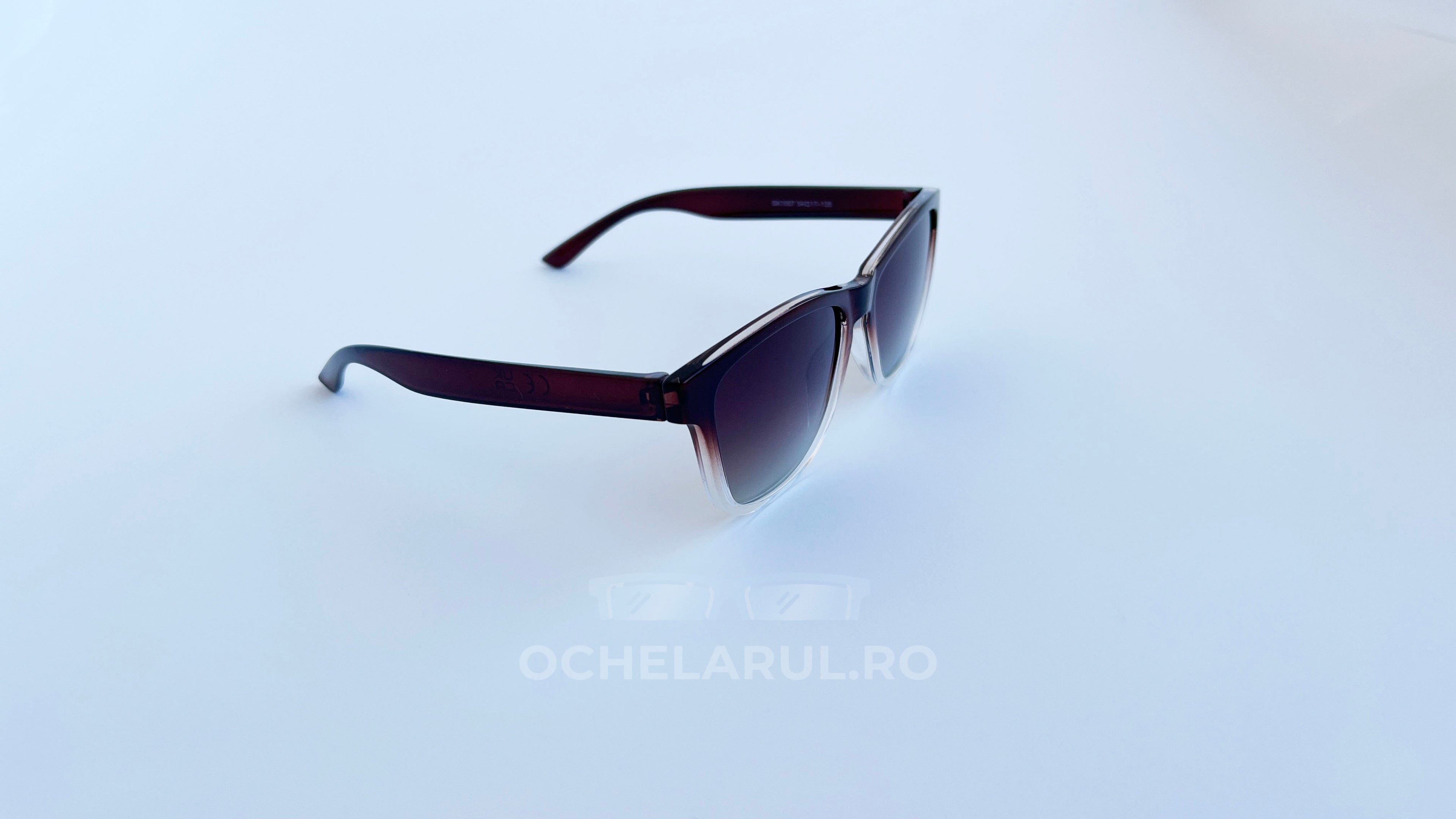 Ochelari de soare Wayfarer Style Polarizați cu rame maro și lentile degrade, design pentru bărbați.