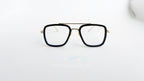 Ochelari Dita Flight Style cu rame aurii și negre și lentile transparente, design modern pentru bărbați.