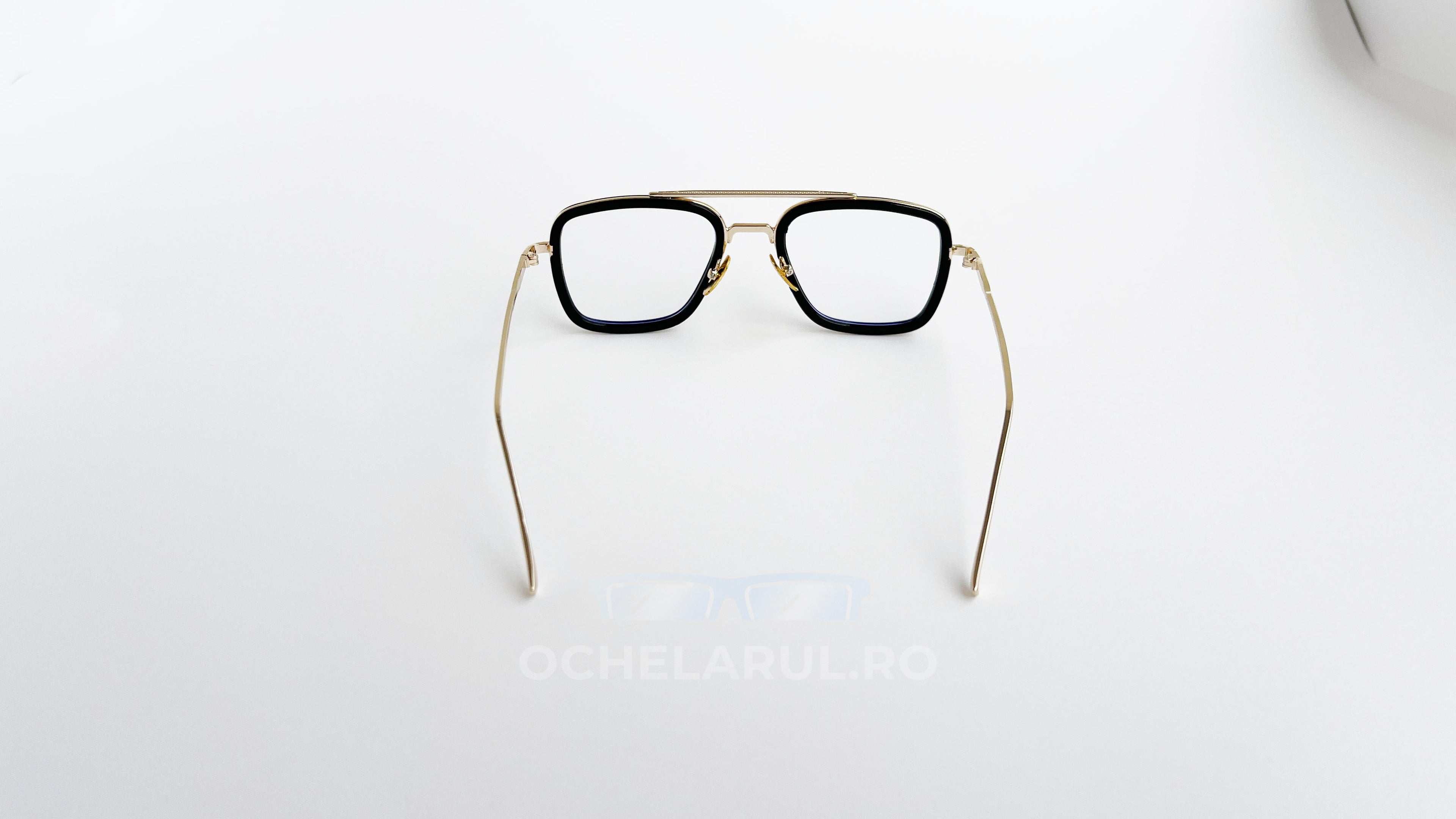 Ochelari Dita Flight Style cu rame aurii subțiri și lentile transparente, design modern și elegant pentru bărbați.