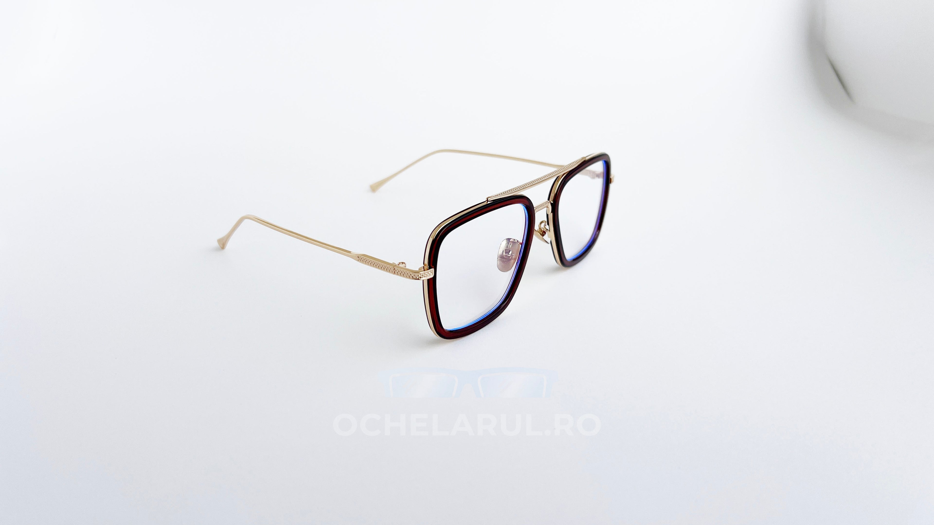 Ochelari Dita Flight Style cu rame maro aurii și lentile transparente, design elegant pentru ochelari de soare bărbați.