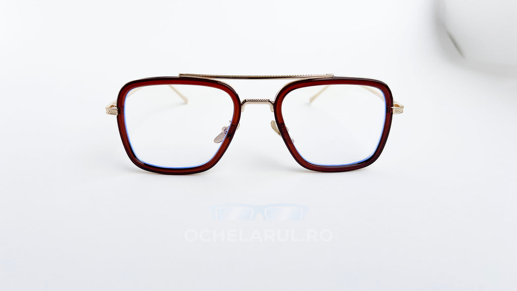 Ochelari Dita Flight Style cu rame maro și aurii, lentile transparente, design modern pentru bărbați.