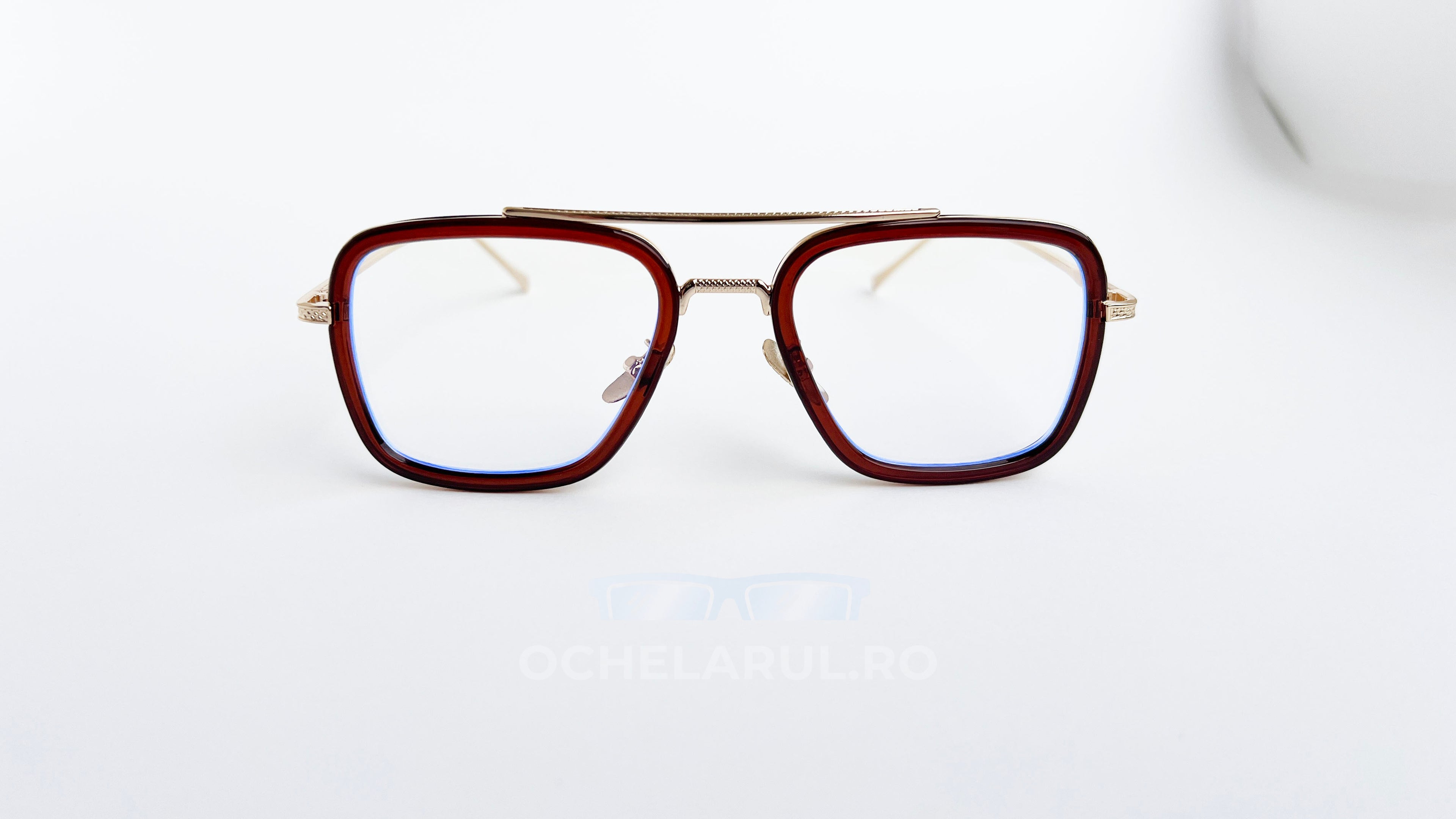 Ochelari Dita Flight Style cu rame maro și aurii, lentile transparente, design modern pentru bărbați.