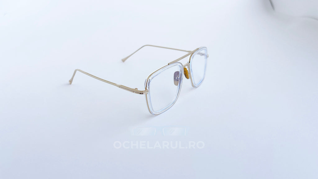 Ochelari Dita Flight Style cu rame aurii subțiri și lentile transparente, design modern și elegant.