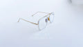 Ochelari Dita Flight Style cu rame aurii subțiri și lentile transparente, design modern și elegant.