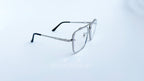 Ochelari Dita Mach Six Style, rectangulari, argintii, cu protecție UV400, fundal alb.