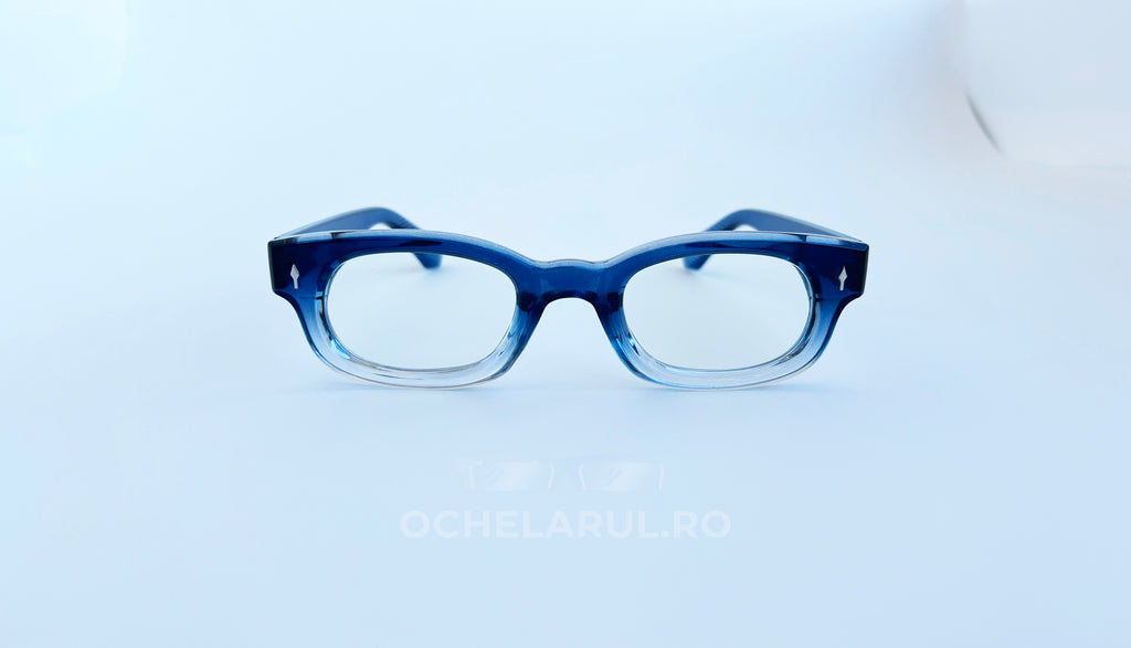 Rame ochelari Dreptunghiulare Elegante cu design albastru în degrade, lentile transparente, stil modern și rafinat.