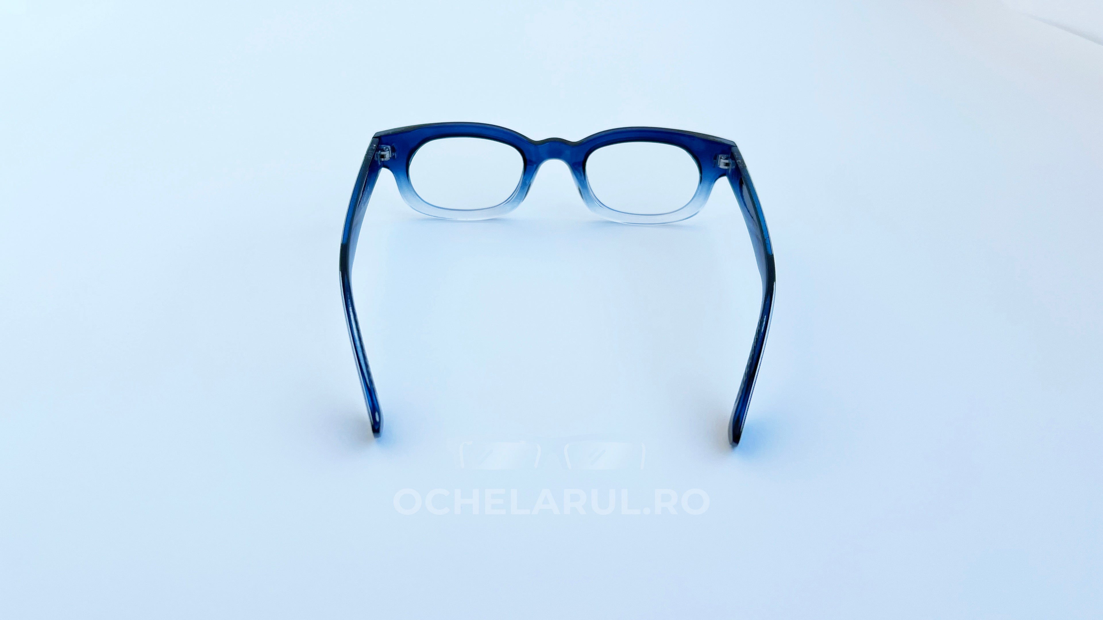 Rame ochelari Dreptunghiulare Elegante cu lentile transparente și cadru albastru, design modern și sobru.