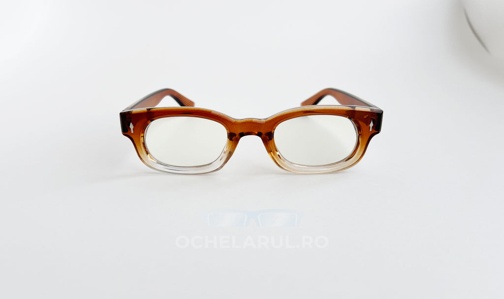 Rame ochelari Dreptunghiulare Elegante cu rama maro transparentă și lentile clare, design modern și sofisticat.