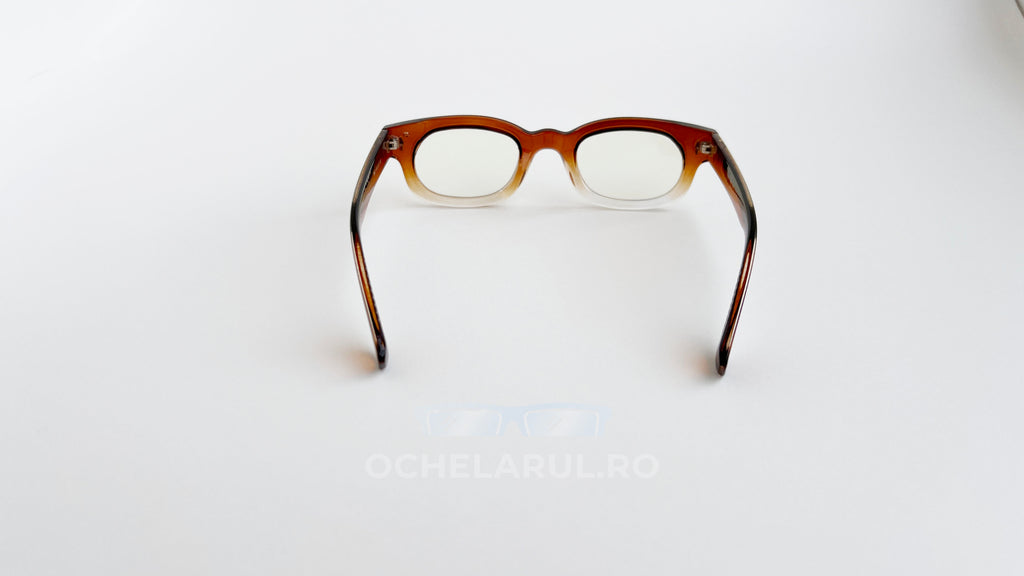 Rame ochelari Dreptunghiulare Elegante cu design maro și lentile transparente, potrivite pentru utilizare zilnică.