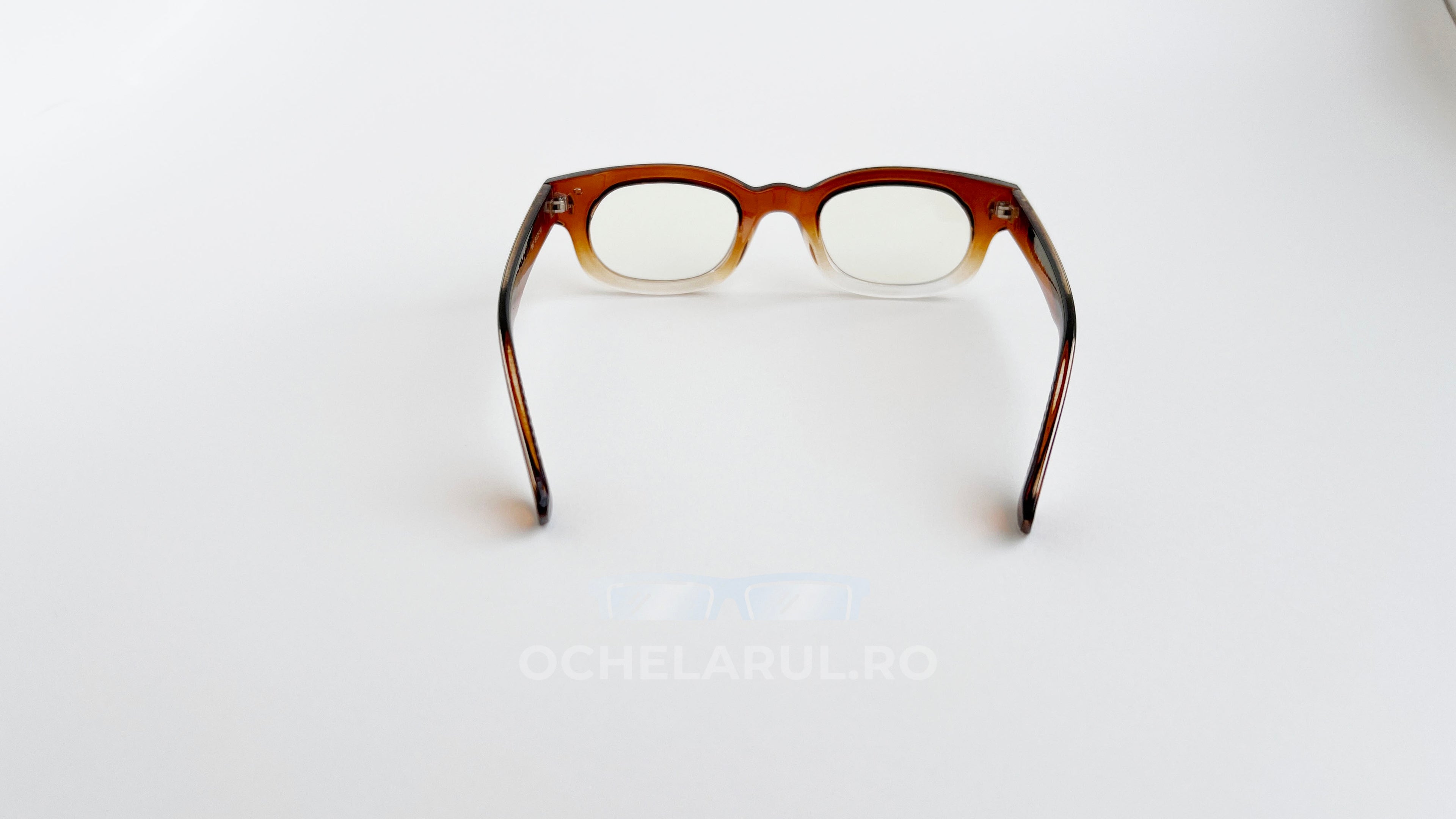 Rame ochelari Dreptunghiulare Elegante cu design maro și lentile transparente, potrivite pentru utilizare zilnică.