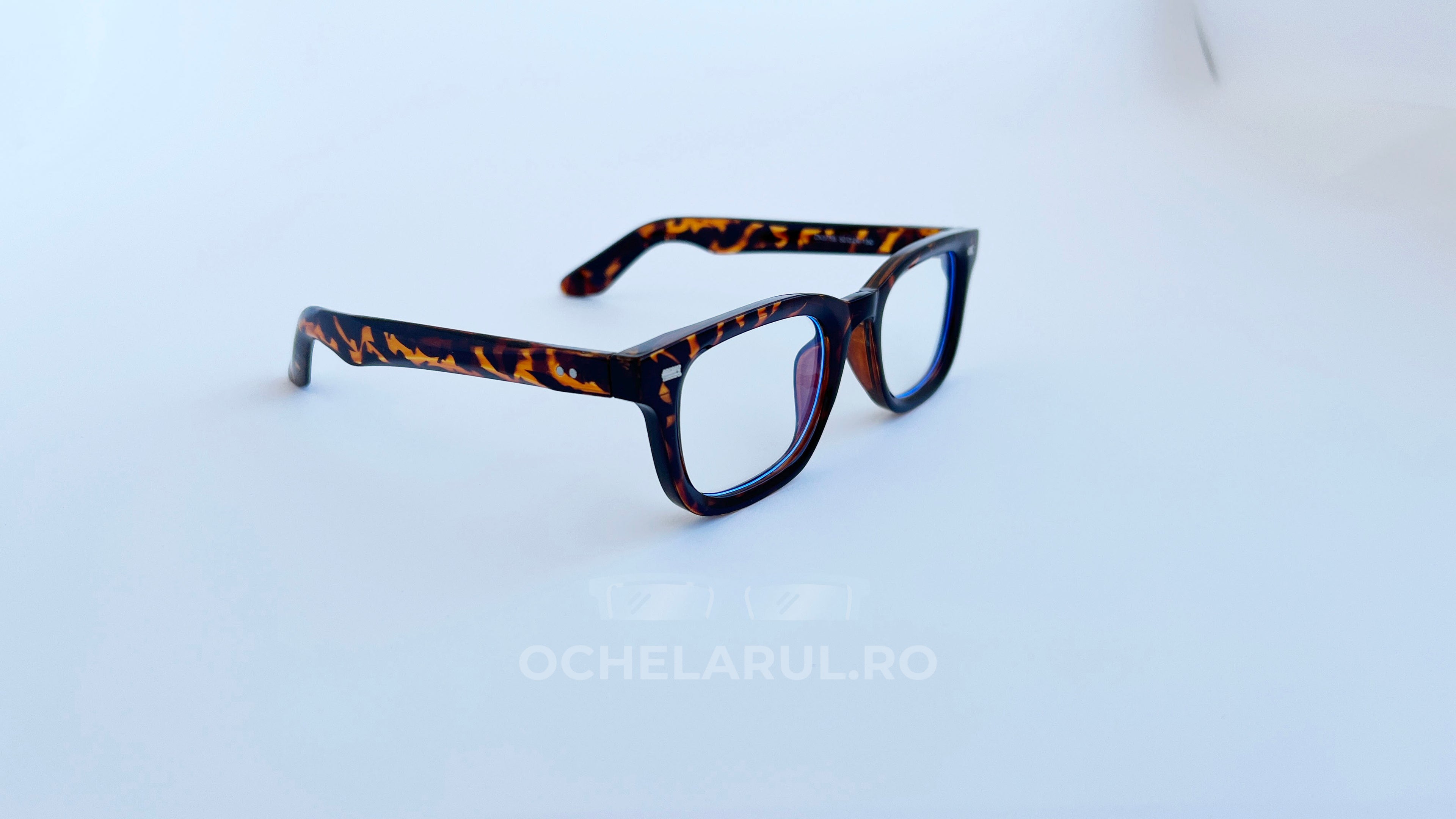 Rame ochelari Moscot Klutz Style cu design animal print și lentile transparente, ideale pentru look modern și distinctiv.