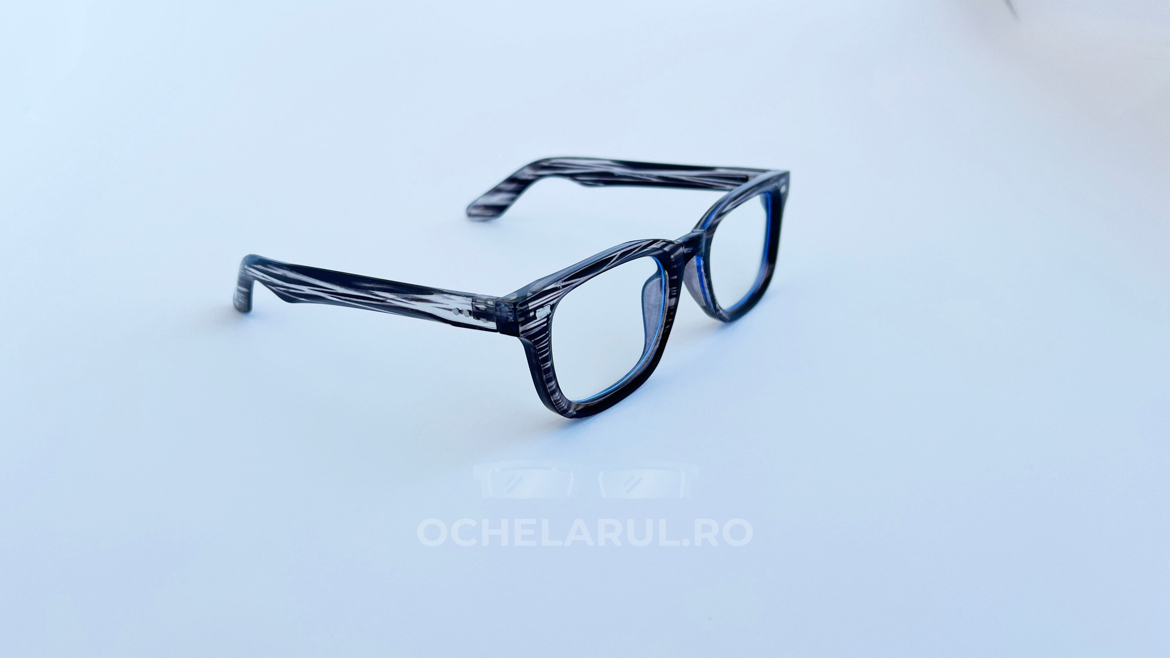 Rame ochelari Moscot Klutz Style gri cu dungi, lentile transparente, design modern și unisex de la ochelarul.ro.