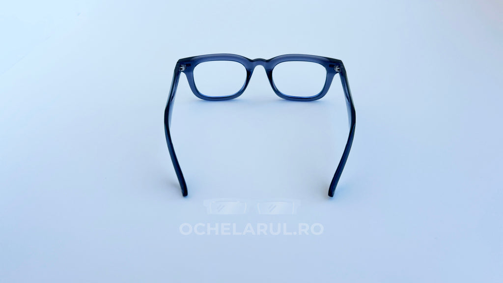 Rame ochelari Moscot Klutz Style negre, cu design dreptunghiular și lentile transparente, prezentate pe fundal alb.