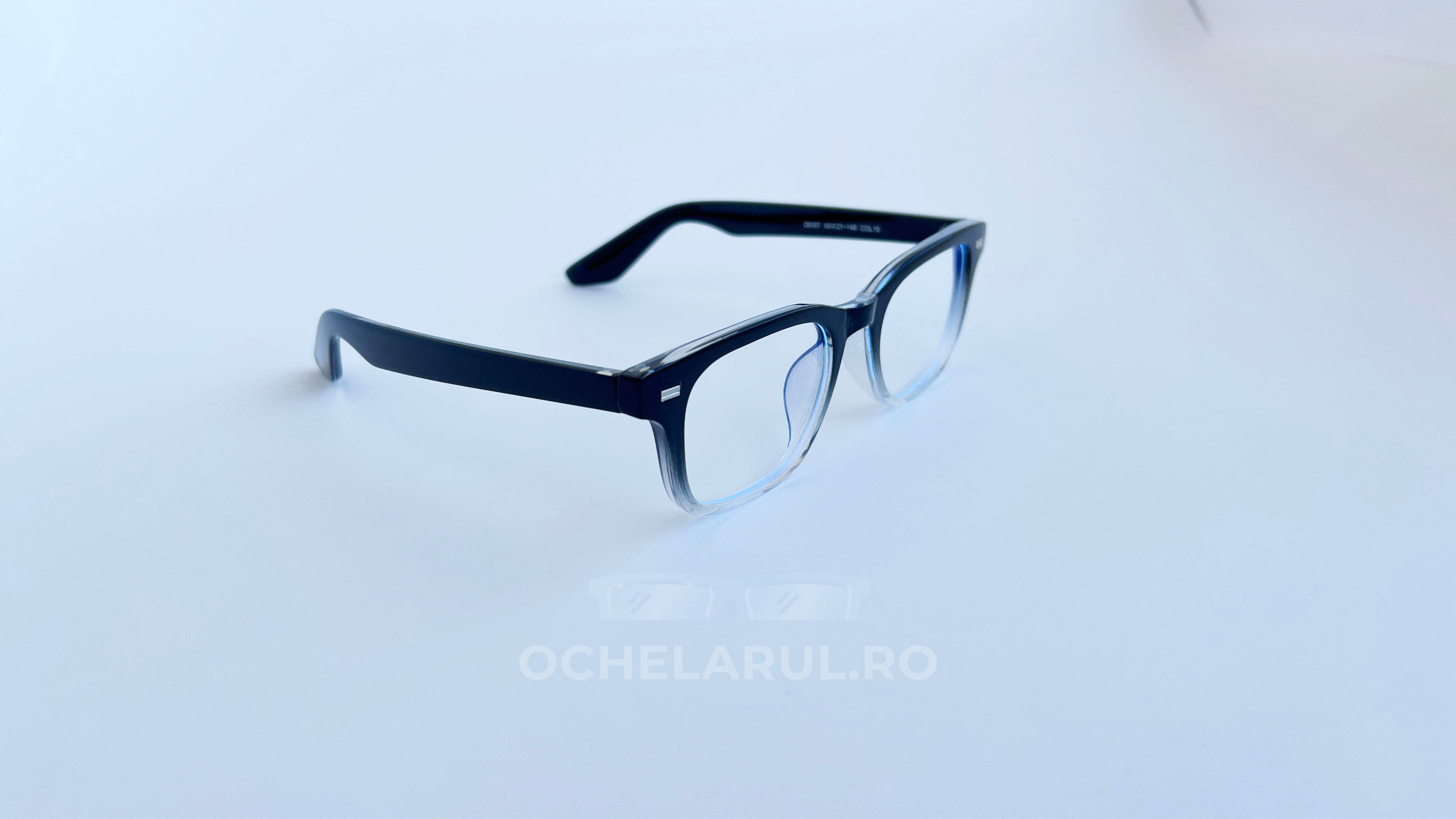 Rame ochelari Moscot Klutz Style negre degrade, cu lentile transparente și design modern, ideale pentru purtat zilnic.