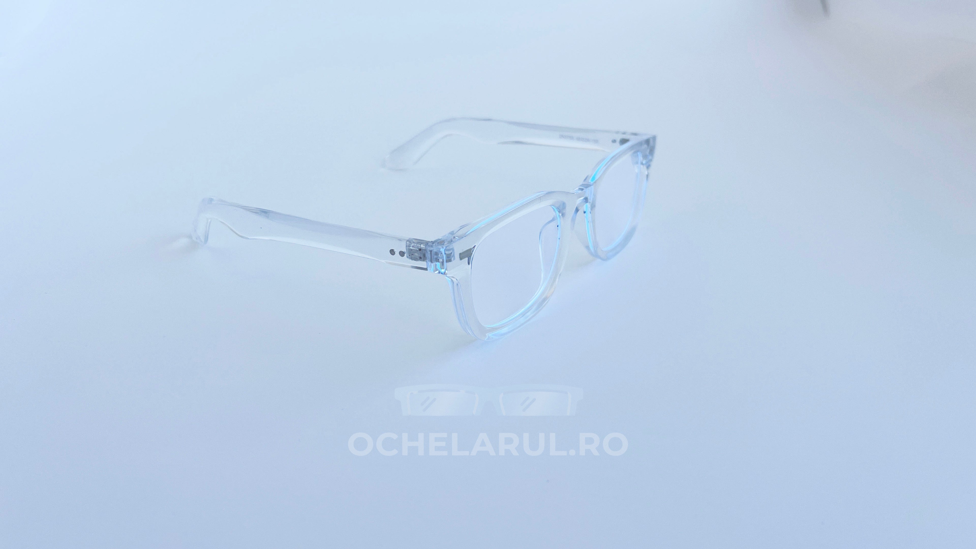Rame ochelari Moscot Klutz Style transparente, cu design clasic și lentile clare, pe fundal alb minimalista.