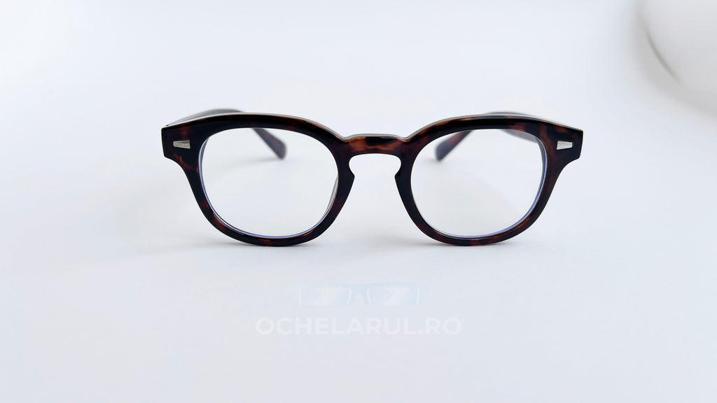 Rame ochelari Moscot Style cu lentile transparente și cadru în nuanțe de tortoise, stil clasic masculin.