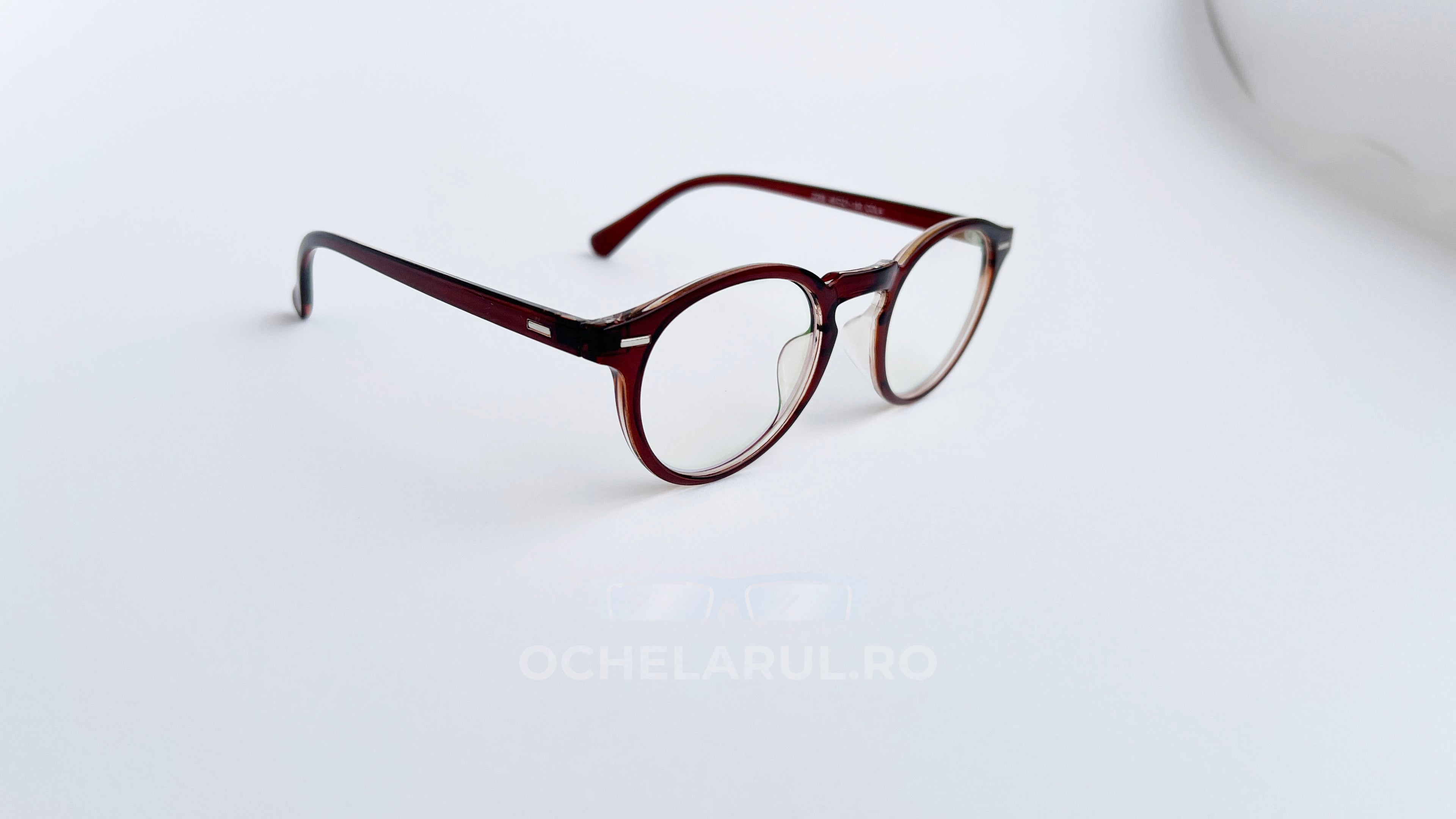 Rame ochelari Oliver Peoples Style cu lentile transparente și finisaj maro degrade, design elegant și modern.