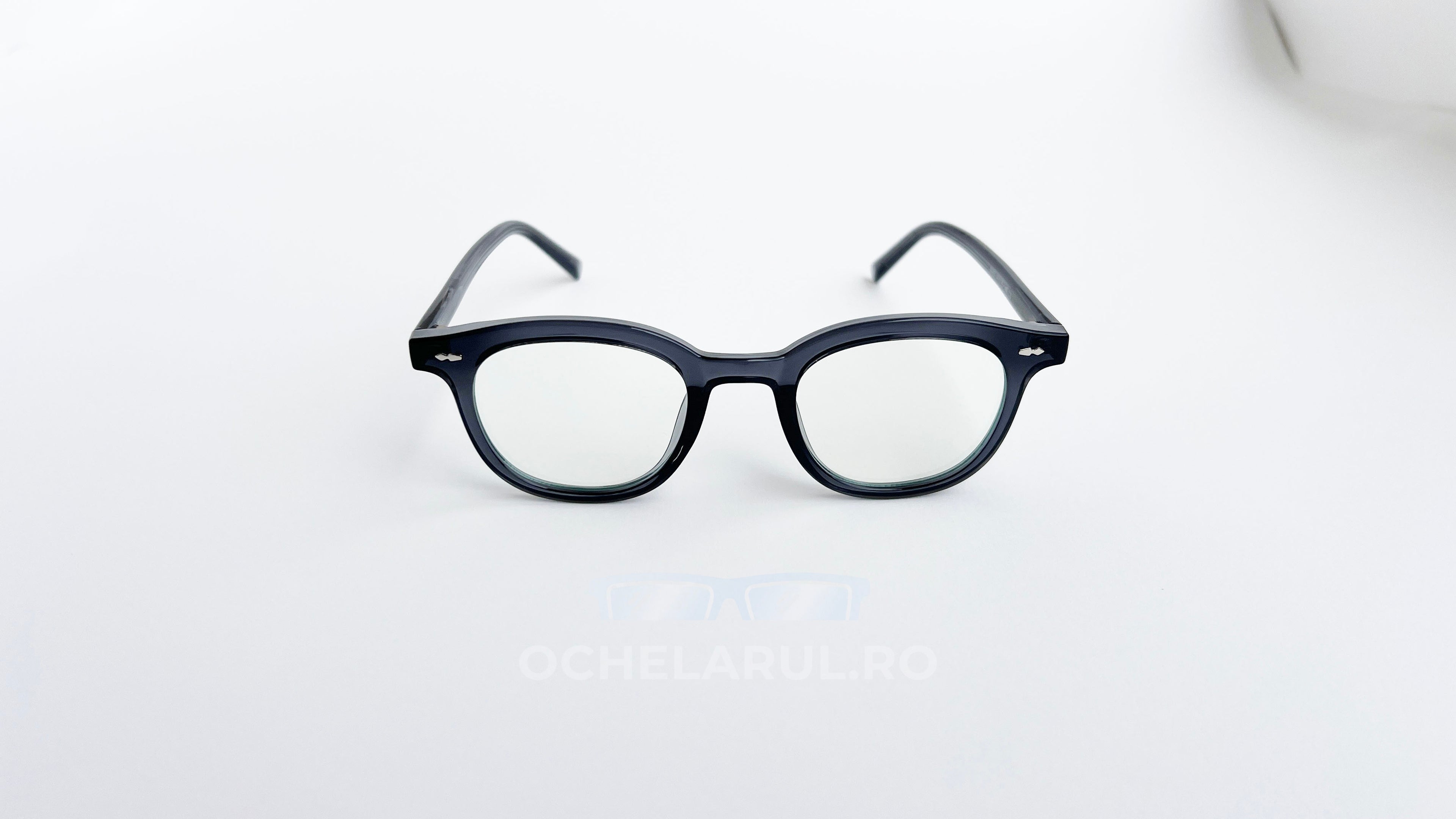 Rame ochelari Ovale Vintage de culoare gri închis, cu lentile transparente și design clasic pentru ochelari de vedere.