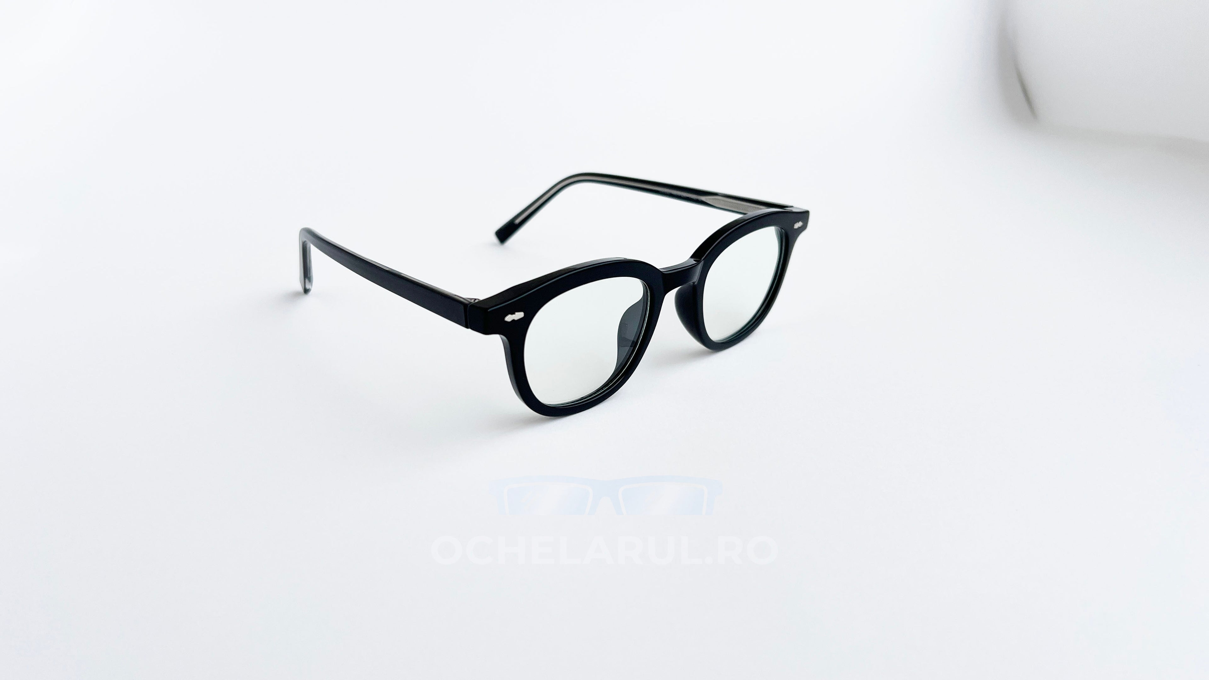 Rame ochelari Ovale Vintage negre, cu design vintage și lentile transparente, stil clasic și elegant.