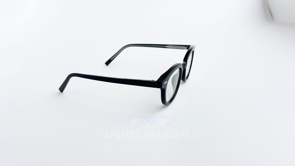 Rame ochelari Ovale Vintage negre, din material rezistent, cu lentile transparente pentru un look clasic și elegant.