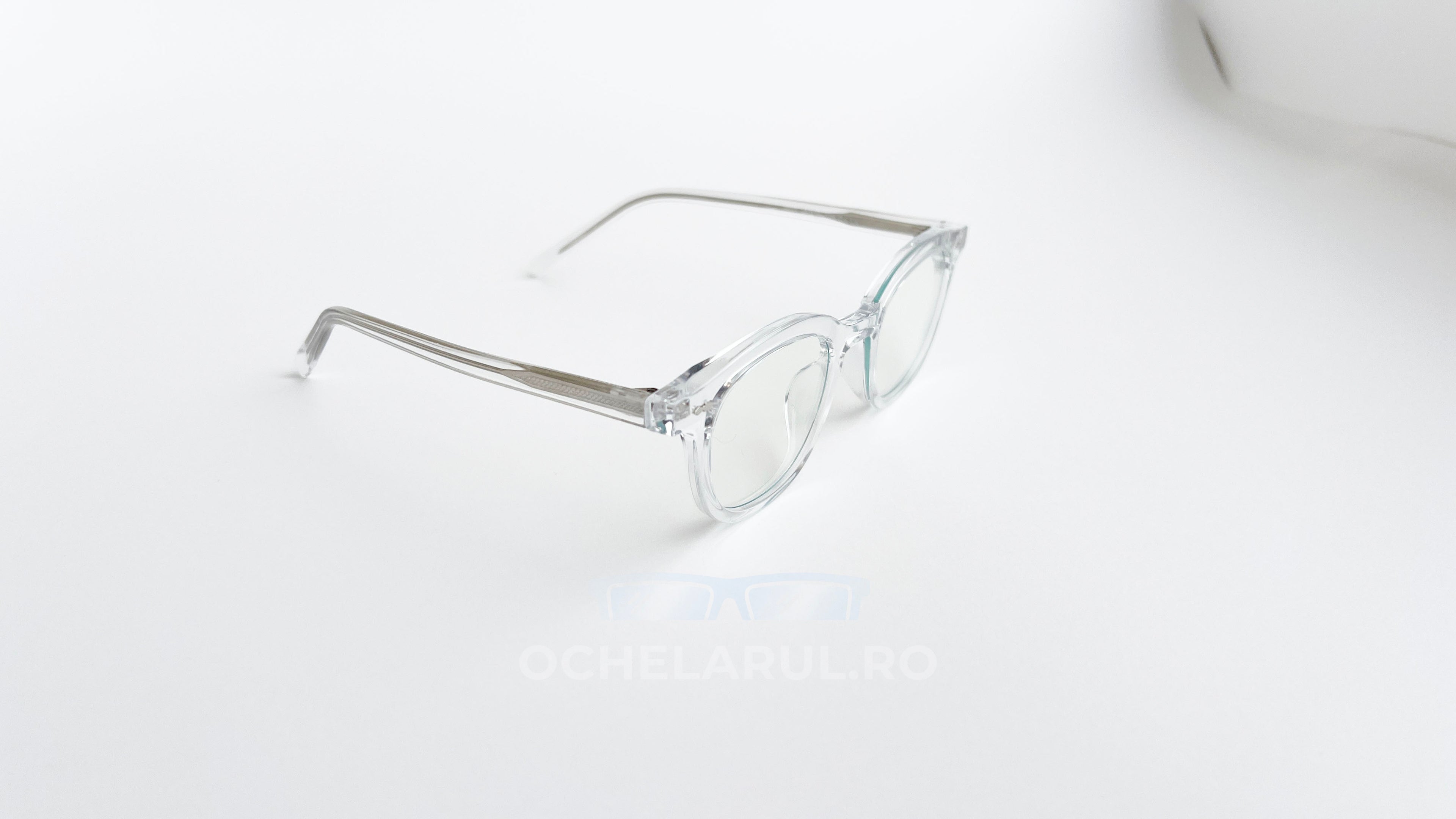 Rame ochelari Ovale Vintage transparente, cu un design clasic și lentile clare, ideale pentru un stil rafinat.