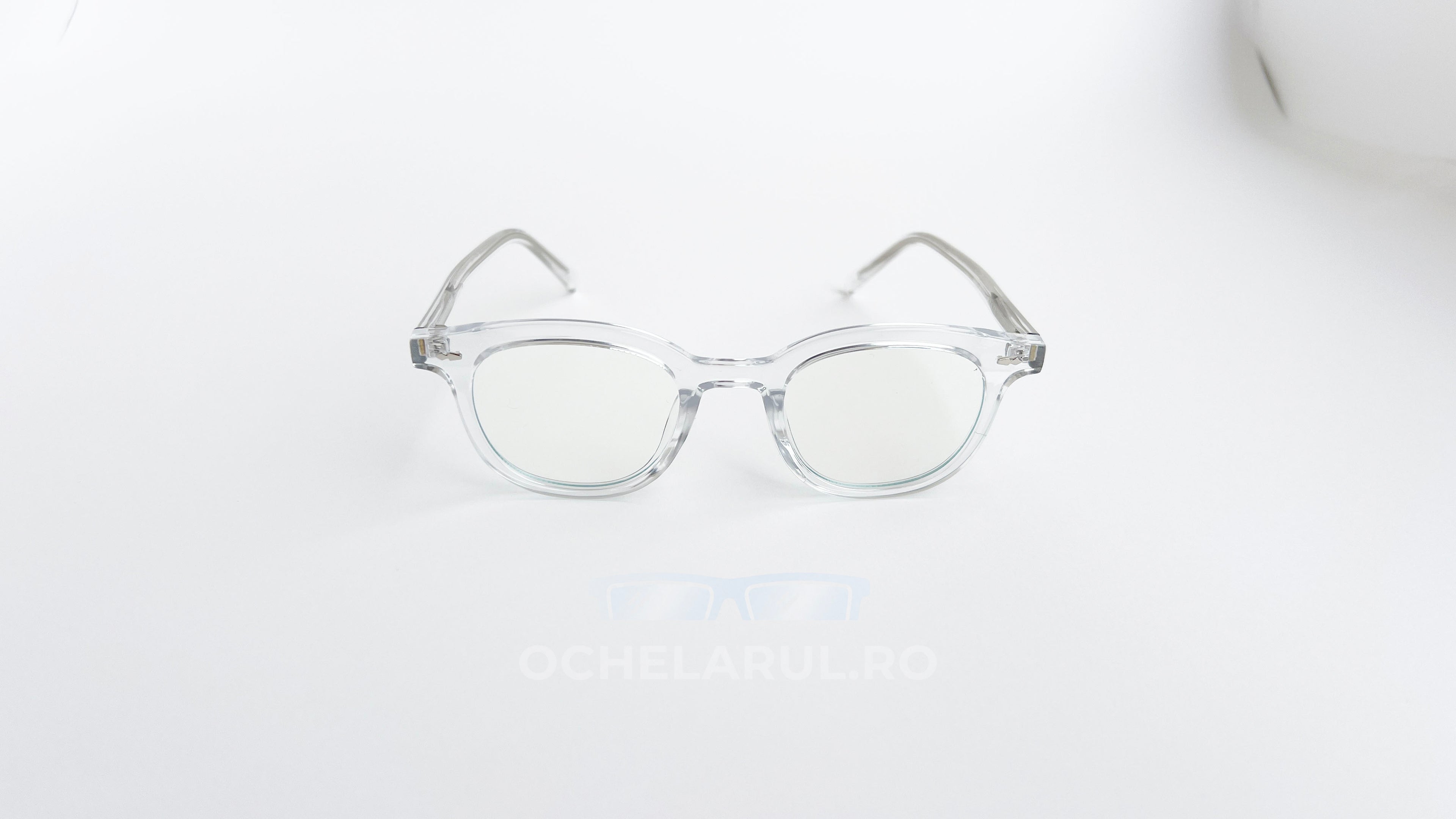 Rame ochelari Ovale Vintage cu design transparent și lentile clare, potrivite pentru un stil retro elegant.