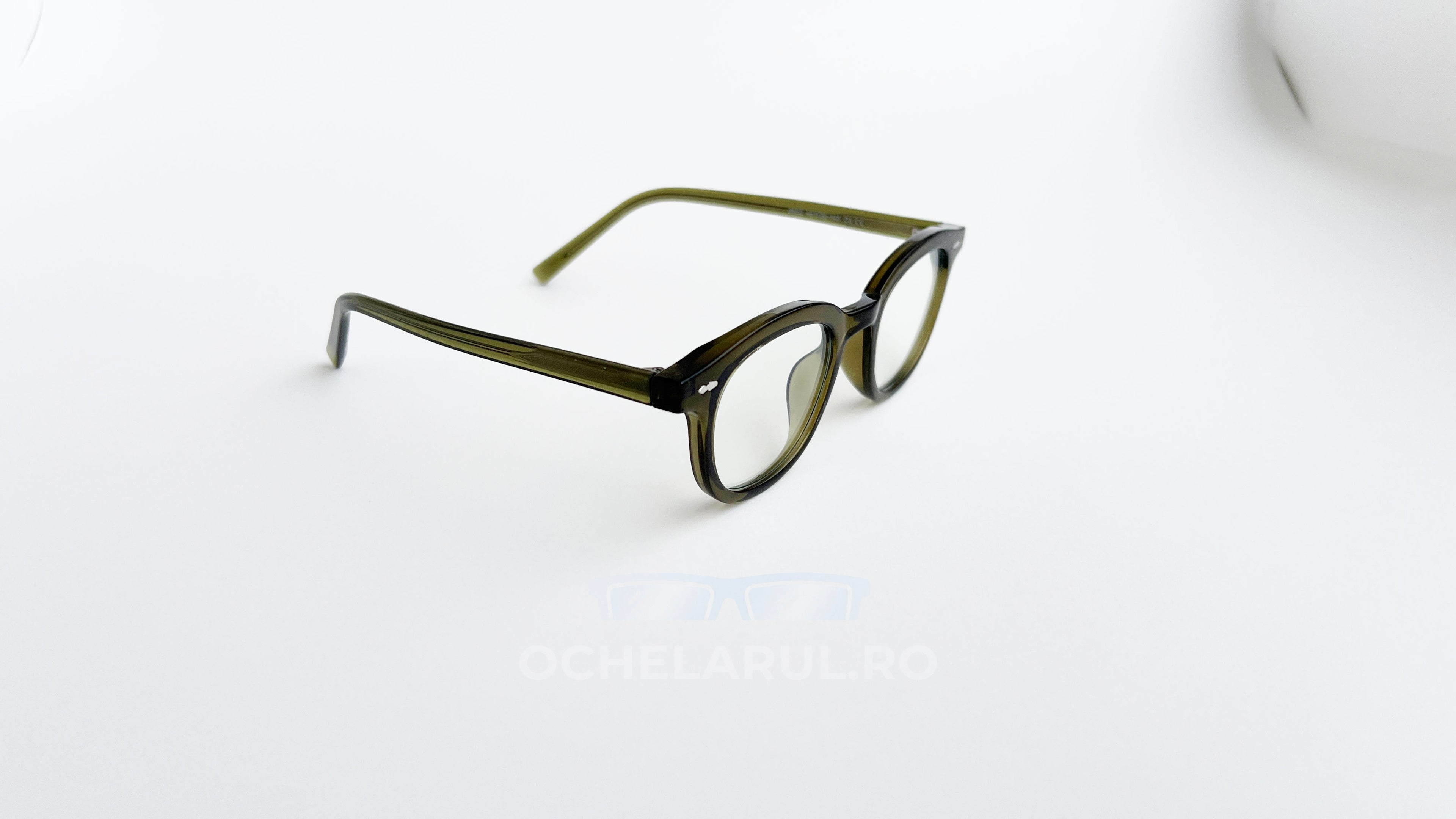 Rame ochelari Ovale Vintage de culoare verde închis, cu lentile transparente și design clasic.