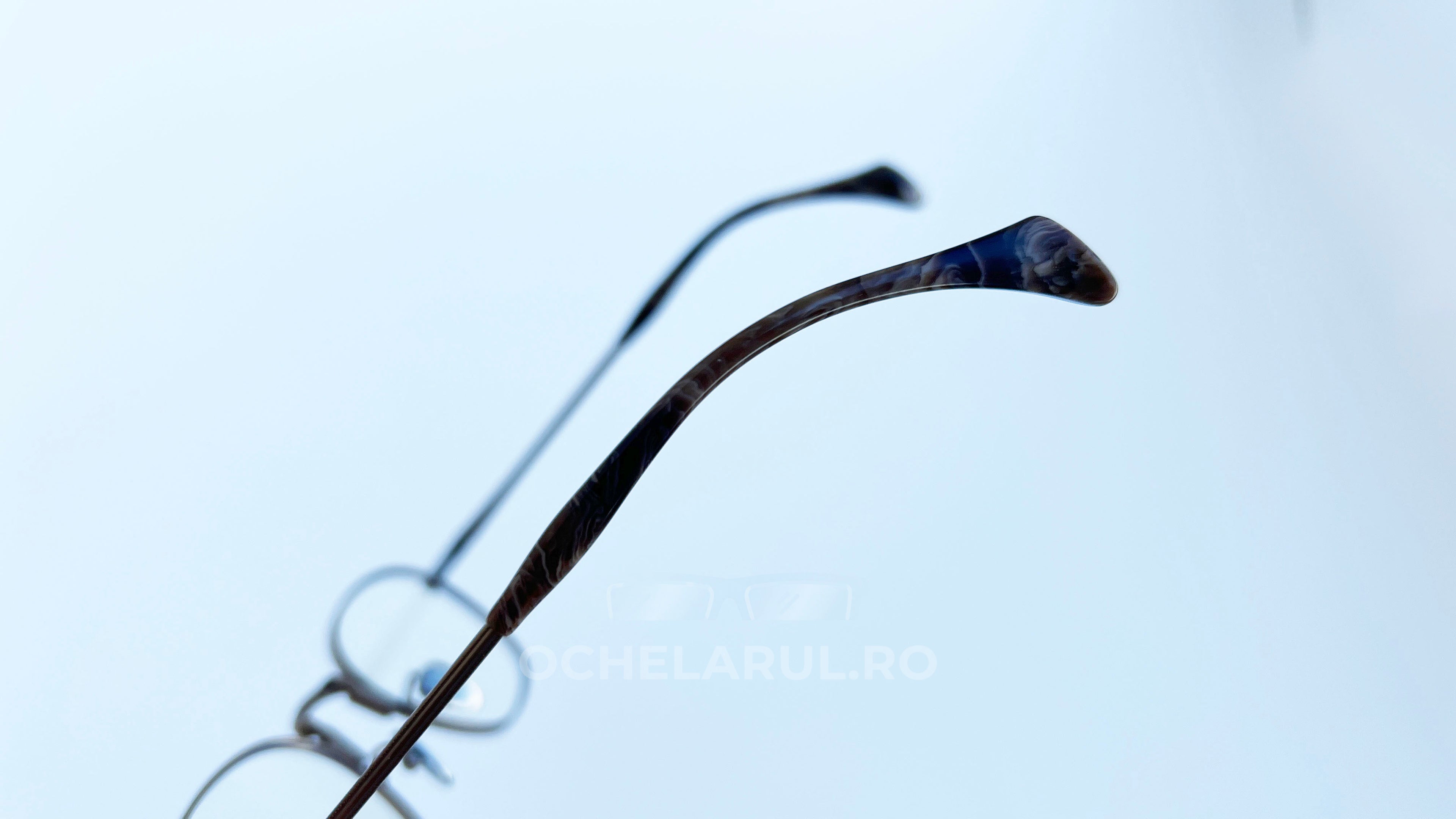 Rame ochelari Pătrați din Titan Vintage Style cu brațe subțiri și finisaj bronz, ideal pentru un look elegant și rafinat oferit de ochelarul.ro.