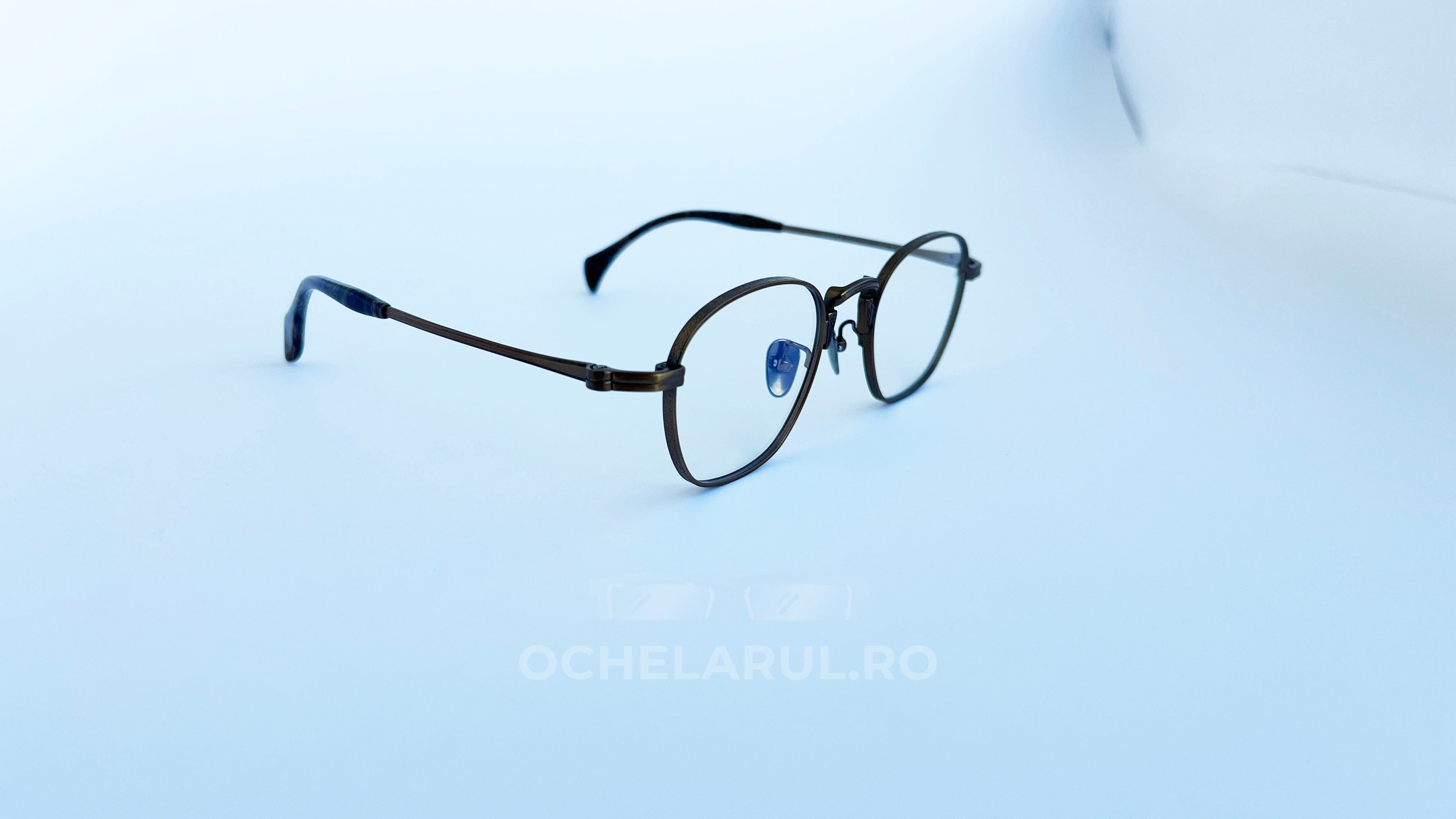 Rame ochelari Pătrați din Titan Vintage Style, rame subțiri bronz cu lentile transparente, design elegant și minimalist pentru ochelari de vedere moderni.