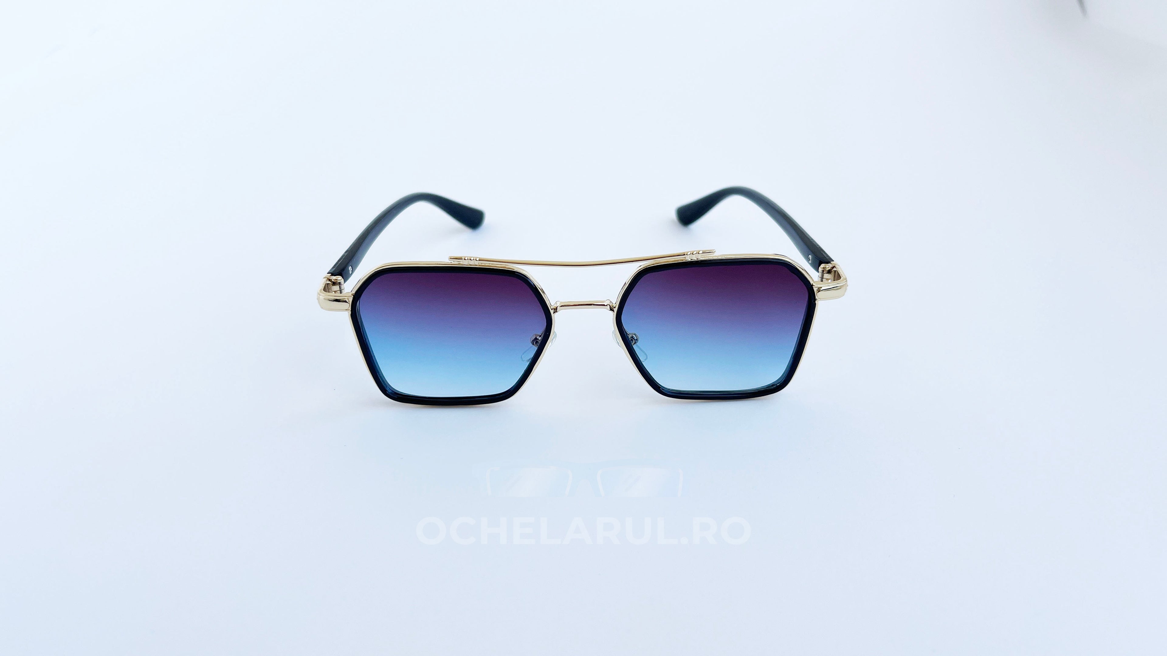 Ochelari cu Punte dublă cu rame aurii și negre și lentile degrade albastre, design modern unisex, perfecti pentru ochelari de soare bărbați stilati.