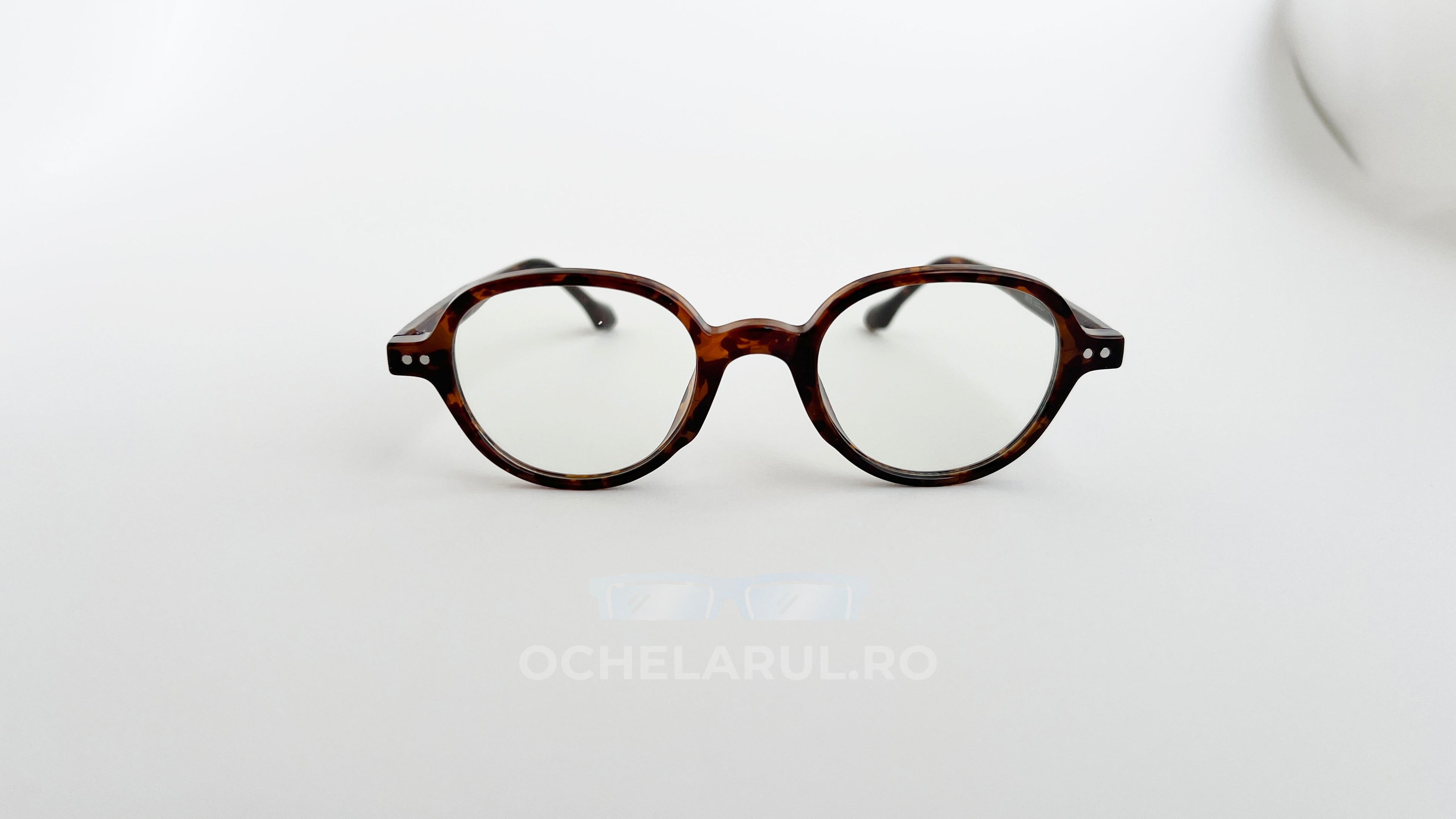 Rame ochelari Retro Style cu lentile transparente și cadru de culoare havana, design vintage unisex.