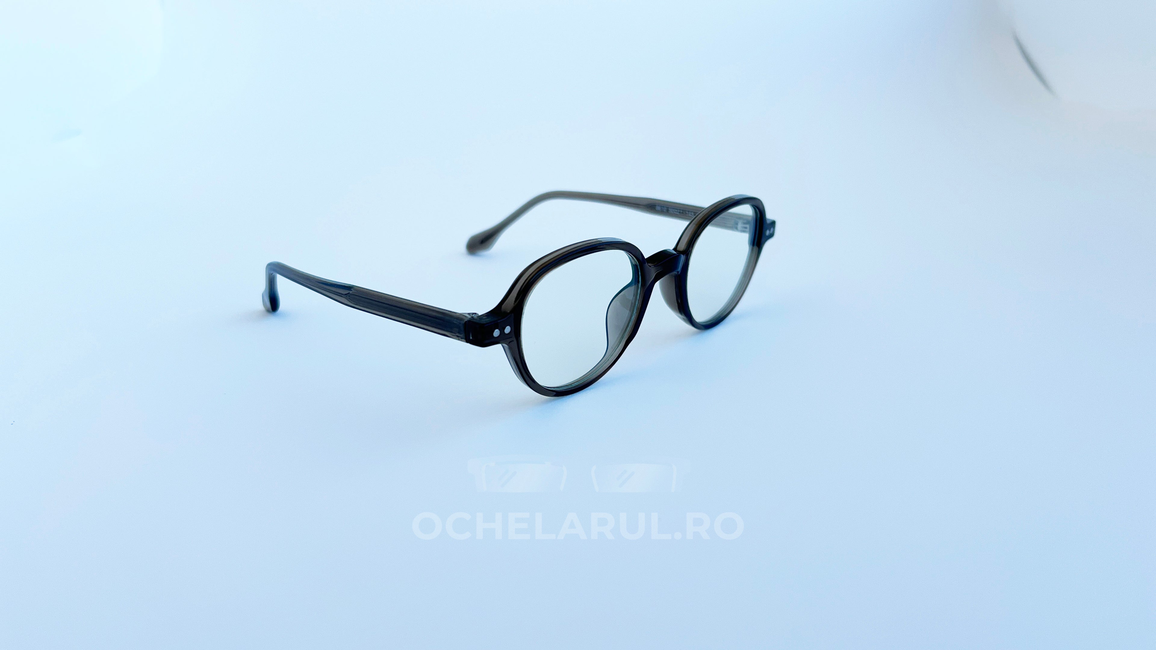 Rame ochelari Retro Style negre, design clasic rotund, cu lentile transparente, eleganță și confort.
