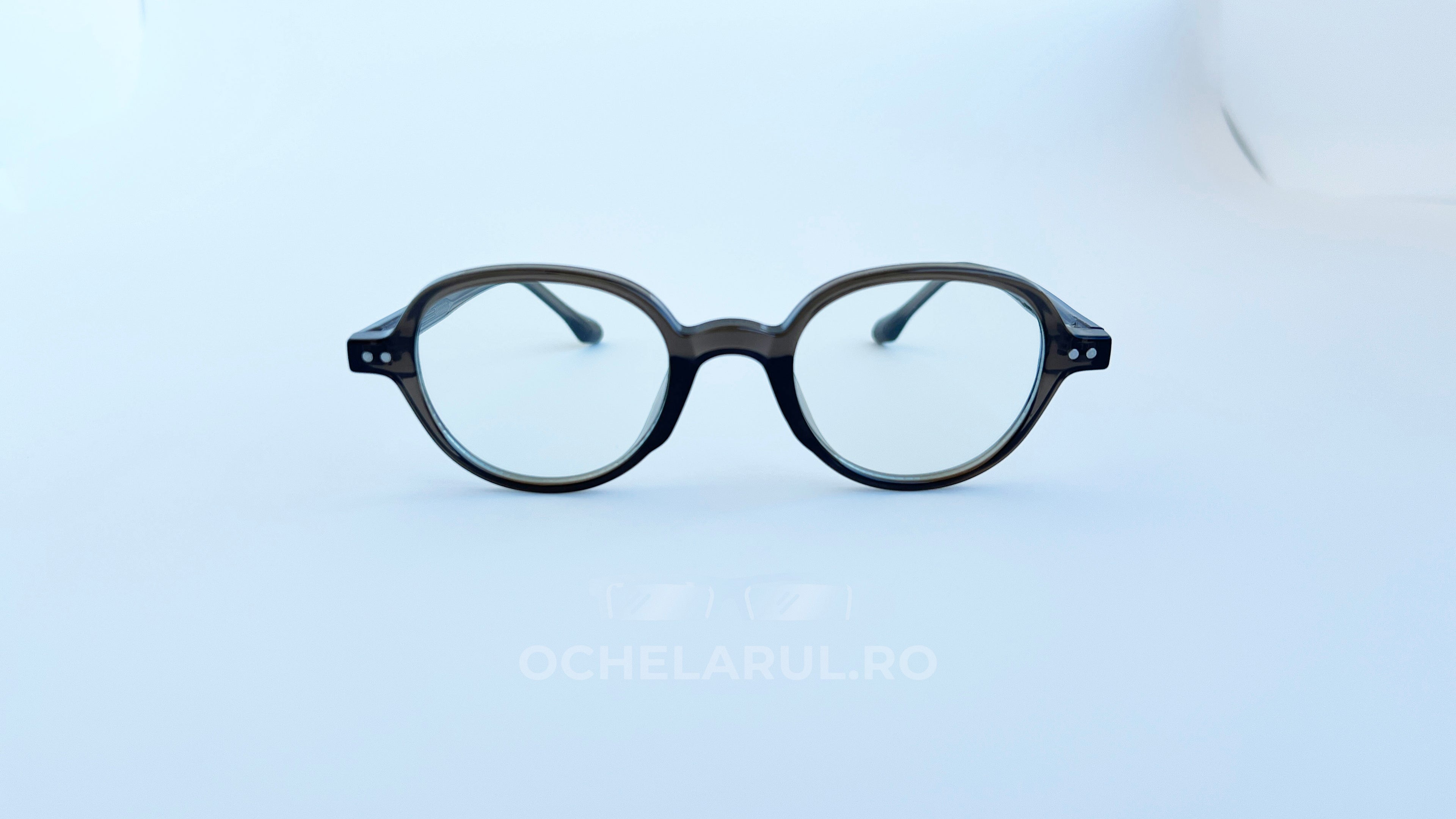 Rame ochelari Retro Style cu design vintage și lentile transparente, ideale pentru un look clasic și modern.