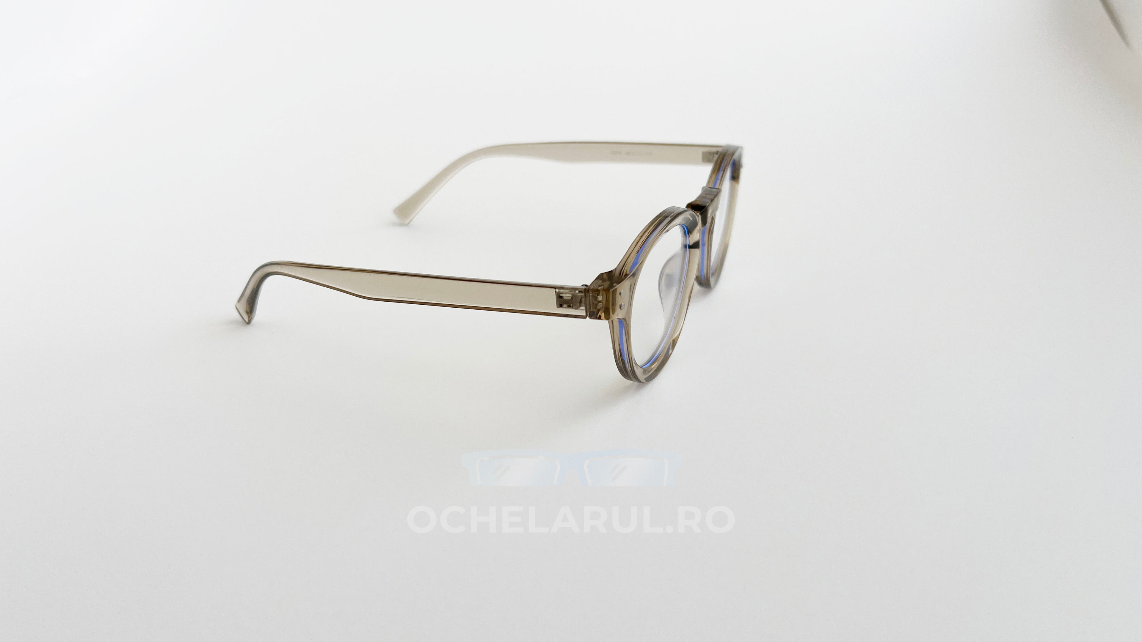 Rame Ochelari Rotunde Groase cu ramă transparent-bej, design retro și lentile clare, elegante și moderne.