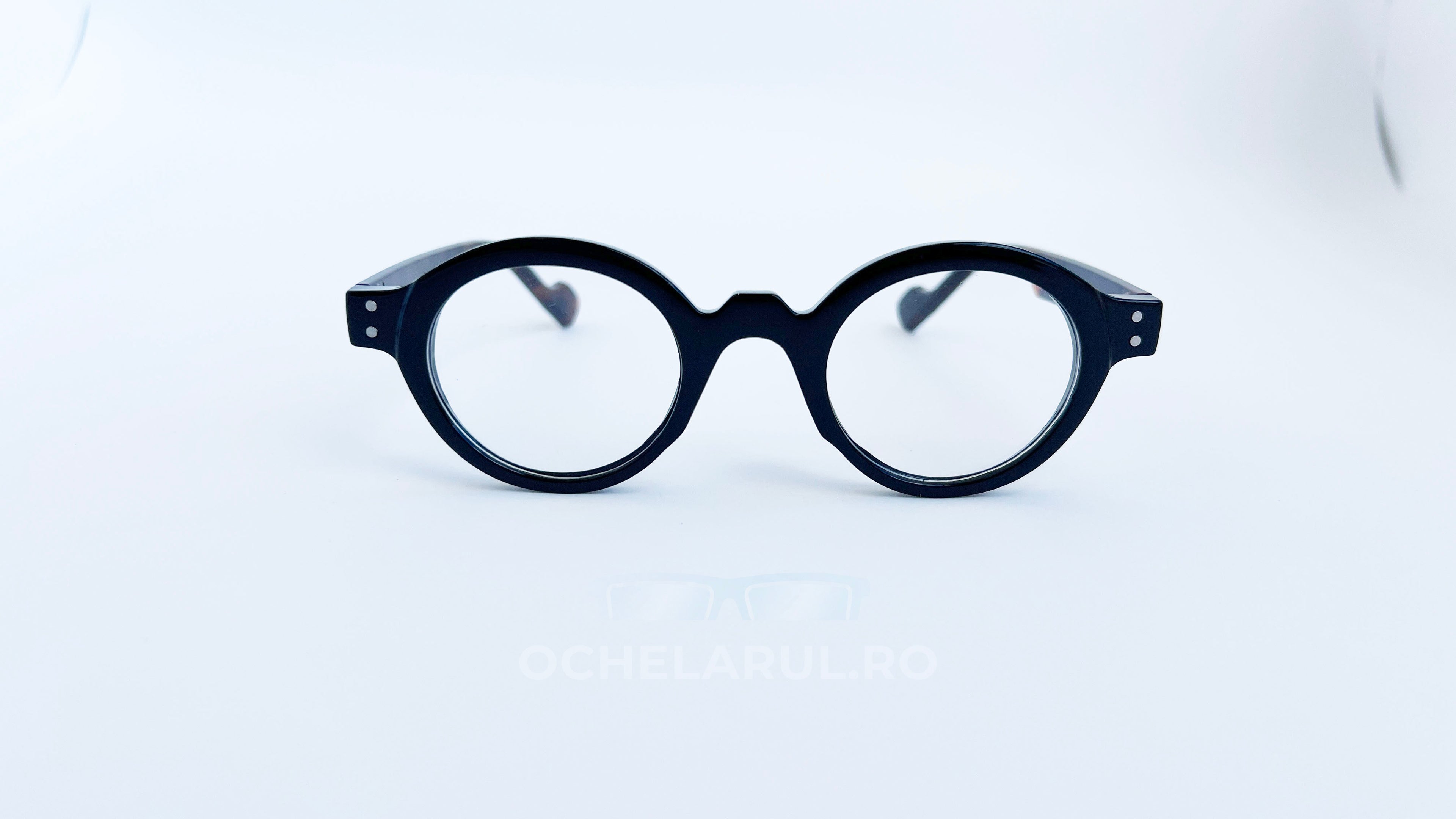 Rame ochelari rotunde retro style, rama neagra tortoise si lentile transparente, vedere fata aproape