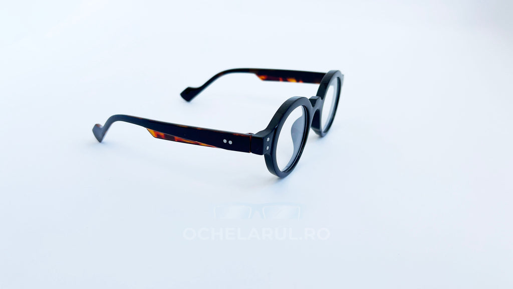 Rame ochelari rotunde retro style, rama neagra tortoise si lentile transparente, vedere laterala